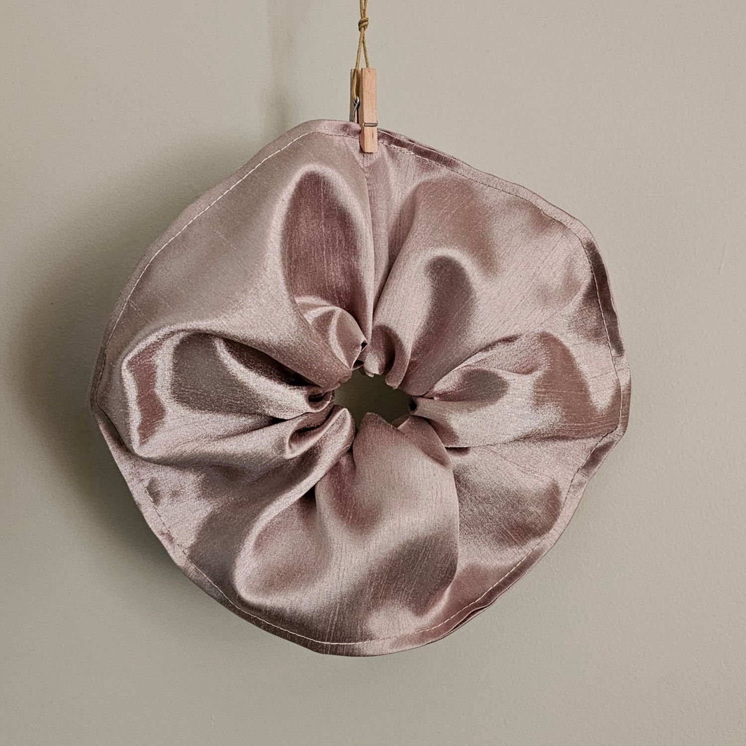 Champagne Taffeta Scrunchie.jpg