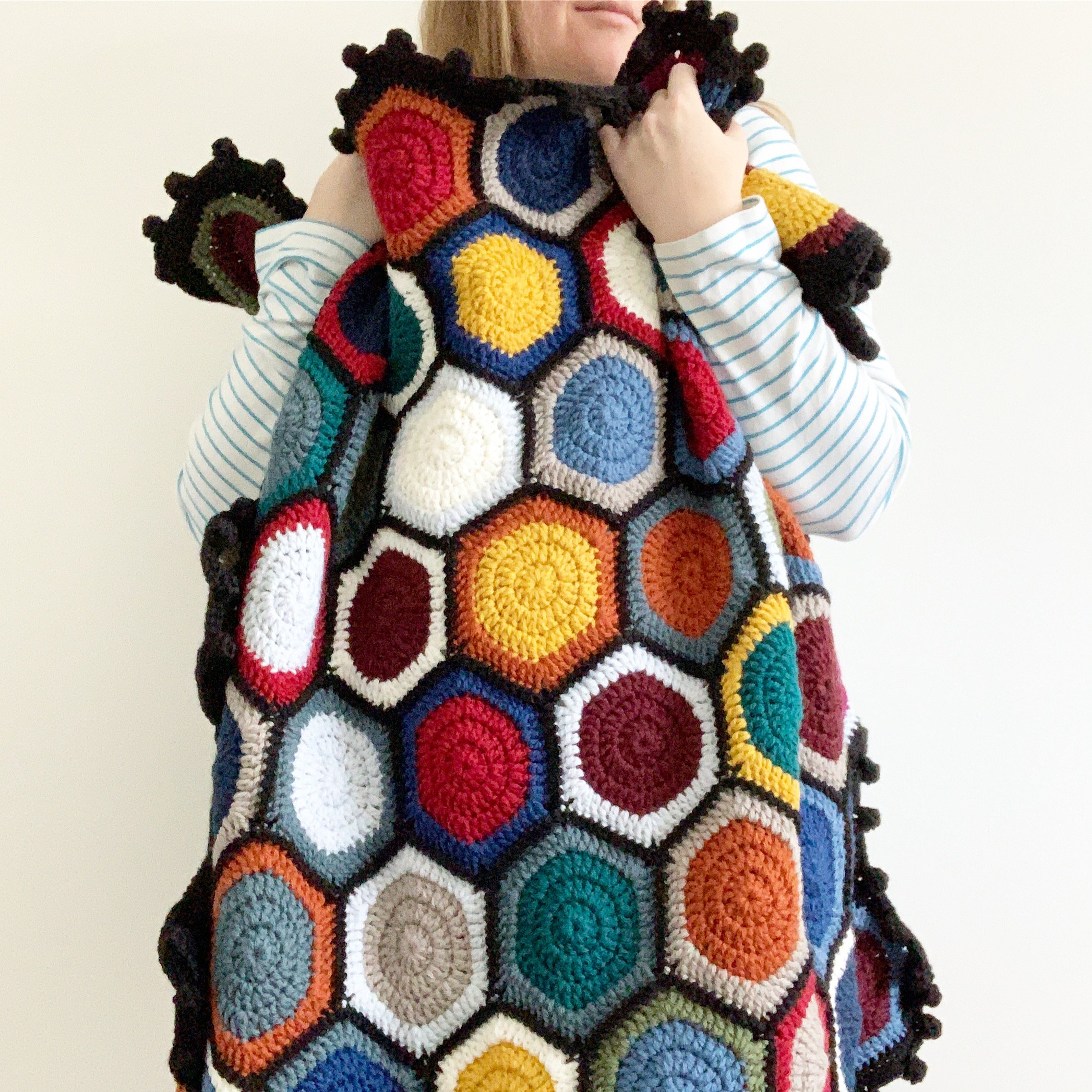 How to Crochet a Seamless Looking Circle in a Square Granny Square —  NautiKrall Crochet