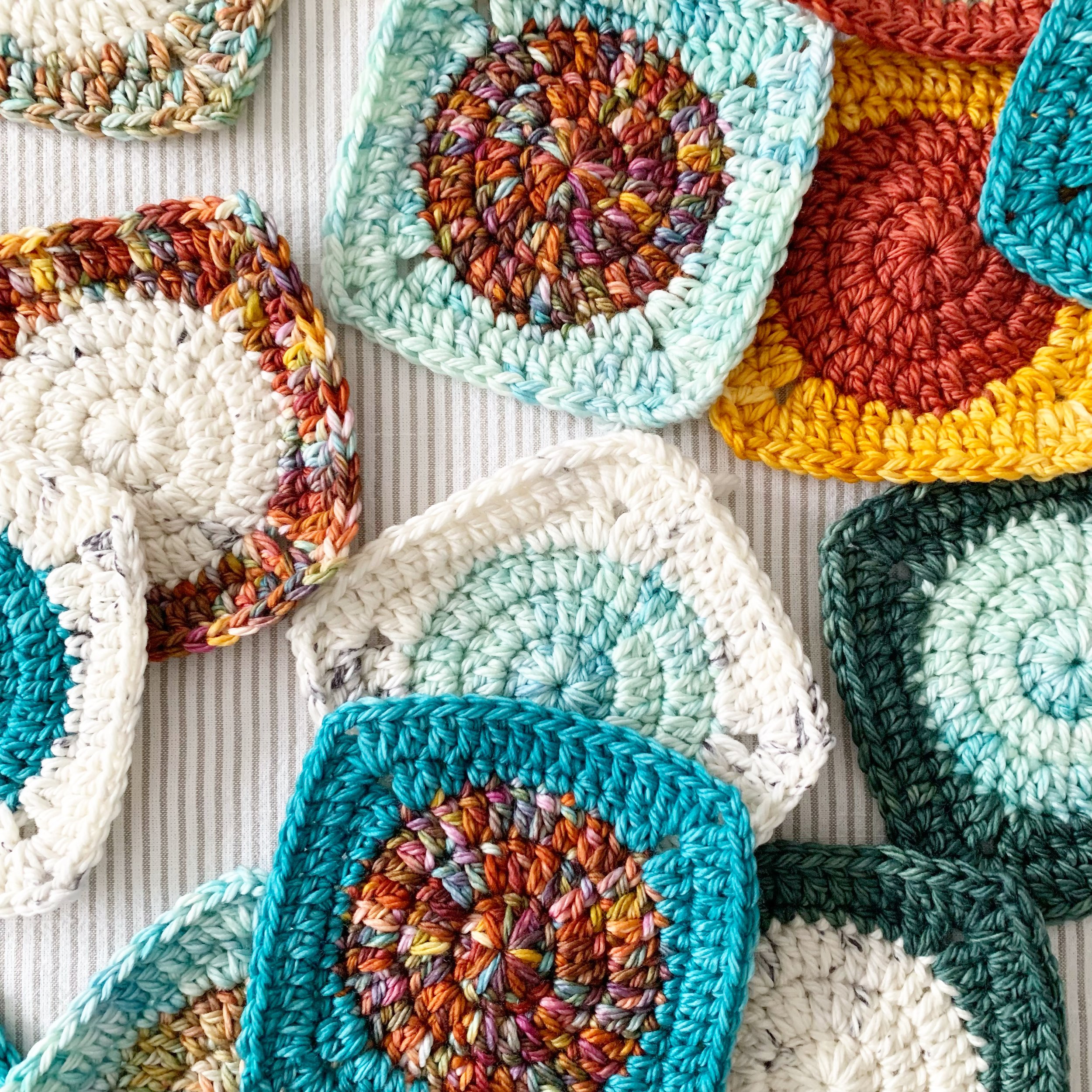 How to Crochet a Seamless Looking Circle in a Square Granny Square —  NautiKrall Crochet