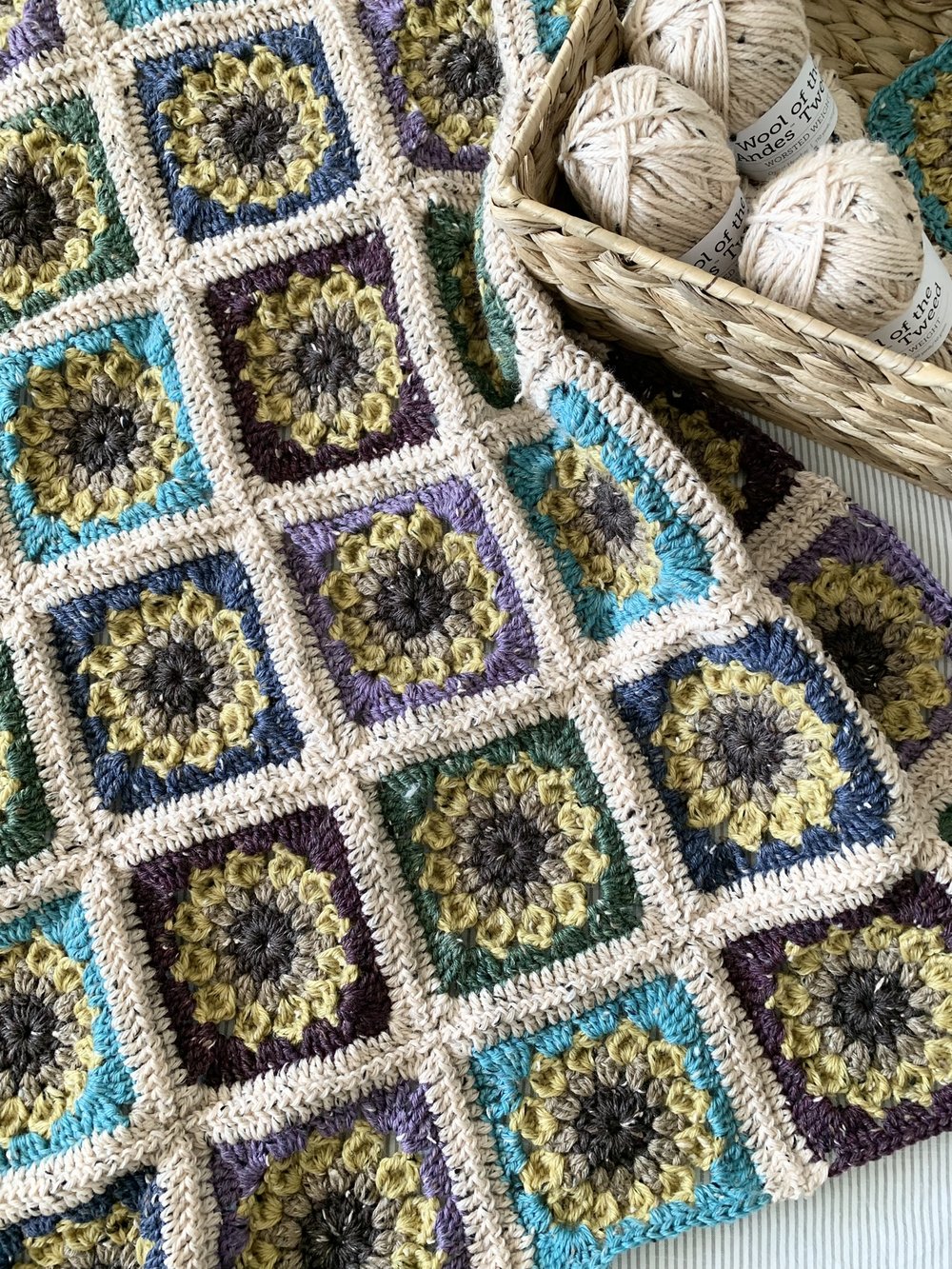 How To Make a Granny Square Blanket - Smiling Colors