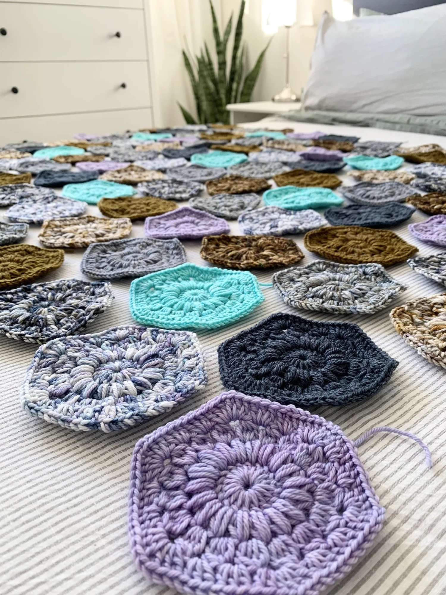 洋書 Bernhard Luginbühl「HELVETIA」蛇腹式アートブック Hygge Burst Hexie Blanket Pattern x Studies in the Arctic