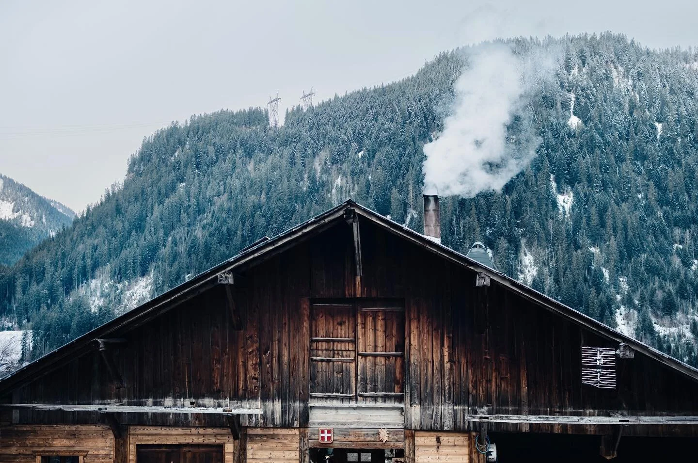 Another perfect morning in Ch&acirc;tel
-
#chatel #portesdusoleil #france #ski #skiing #ski_gram #outdoors #travel #travelphotography #leicam11 @jim.wilx