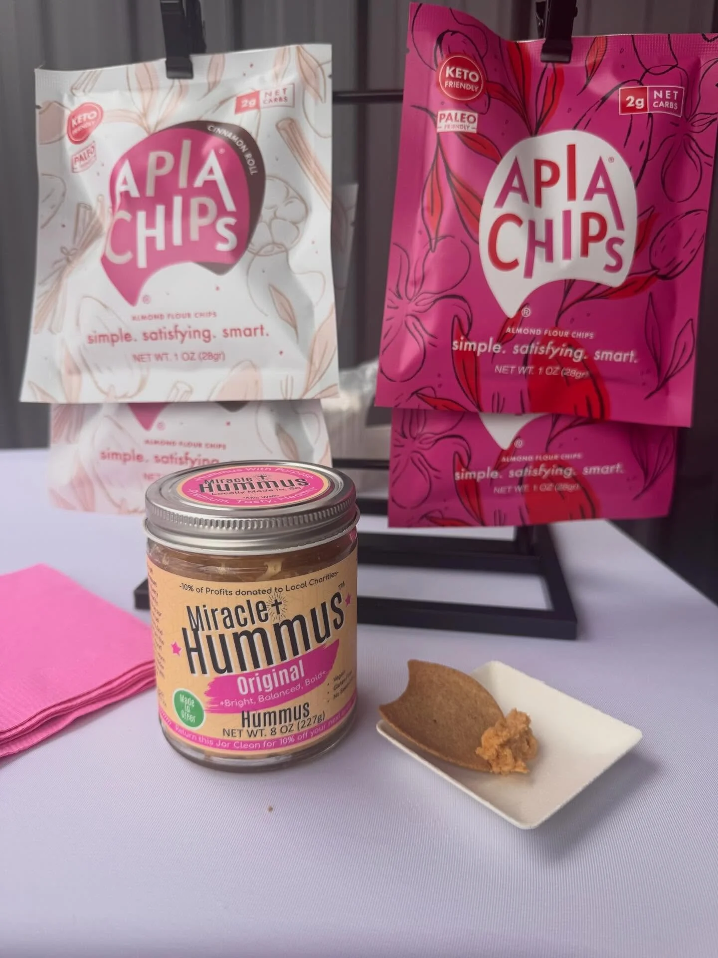 Match made in heaven ✨
The creamy goodness of @miraclehummus paired with the irresistible crunch of Apia Chips = pure snacking perfection. ( even the pink color matches 🥰🥹)