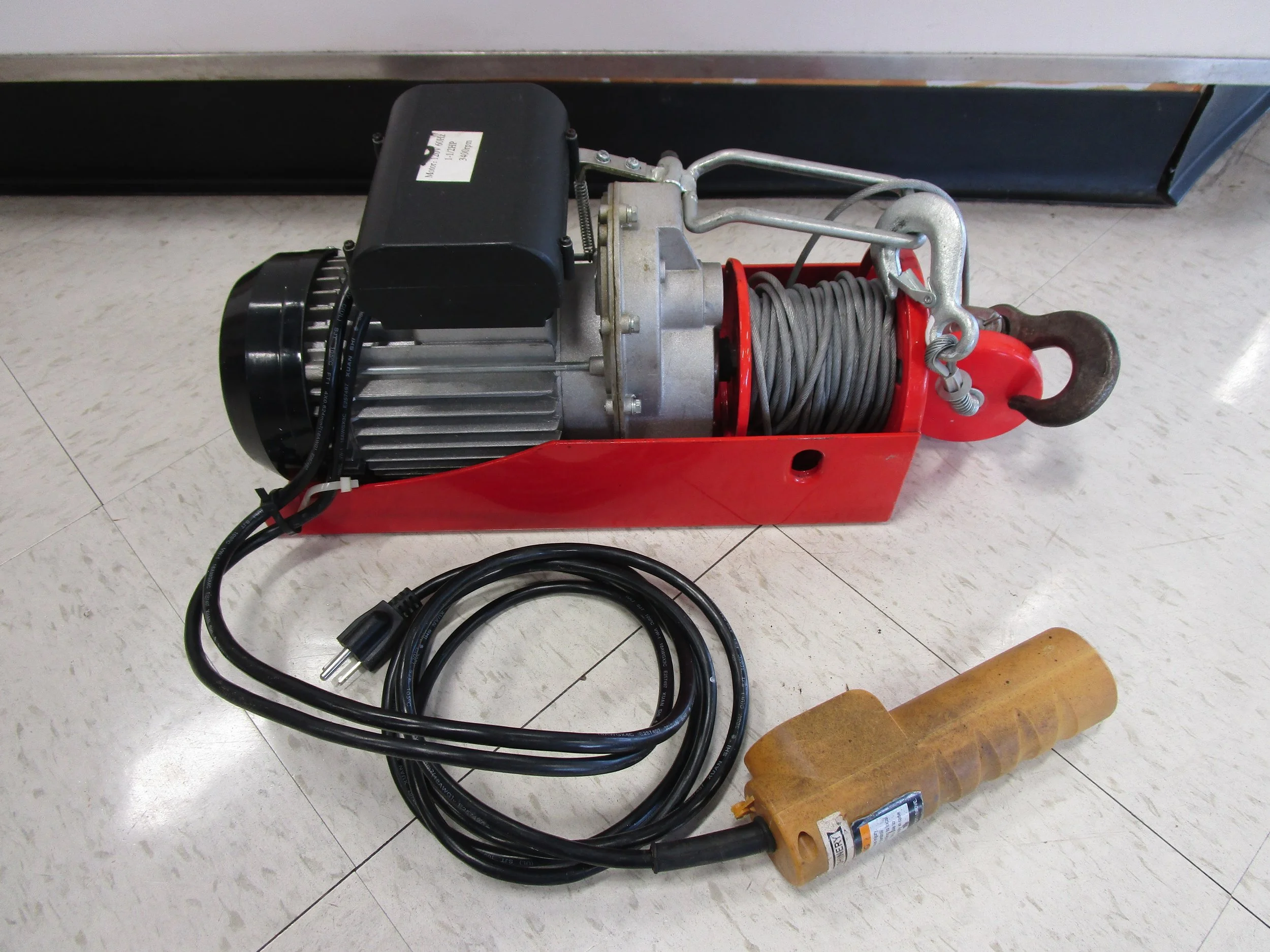 Central Machinery 02954 Winch/Electric Hoist 650/1300 LBS 120V 60HZ 1-1/2HP 3400 RPM.