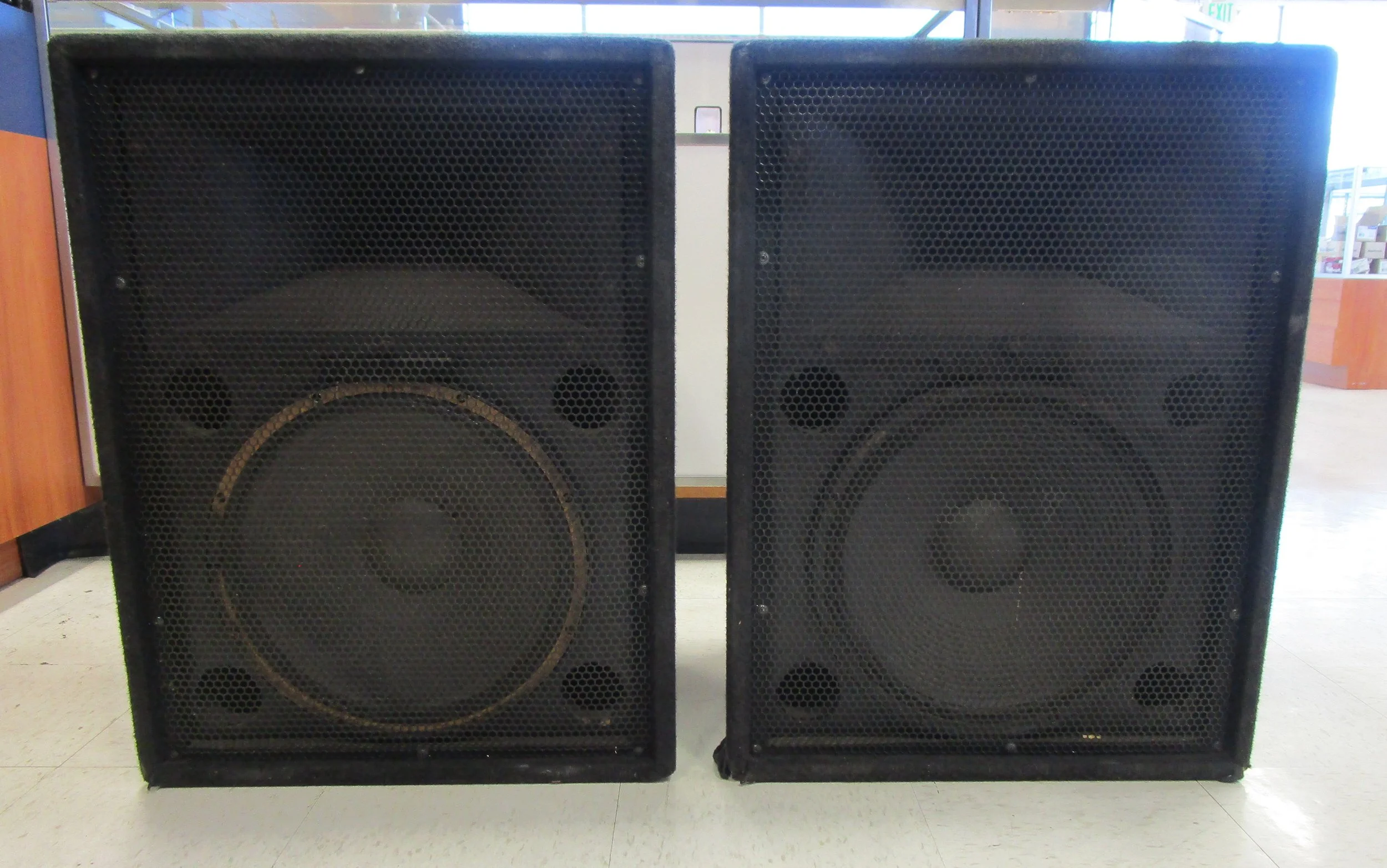 MCCAULEY SOUND 6000 PA SYSTEM w/ Peavey 44T Compression Driver Pair 28"x21"x18" Cabinet.