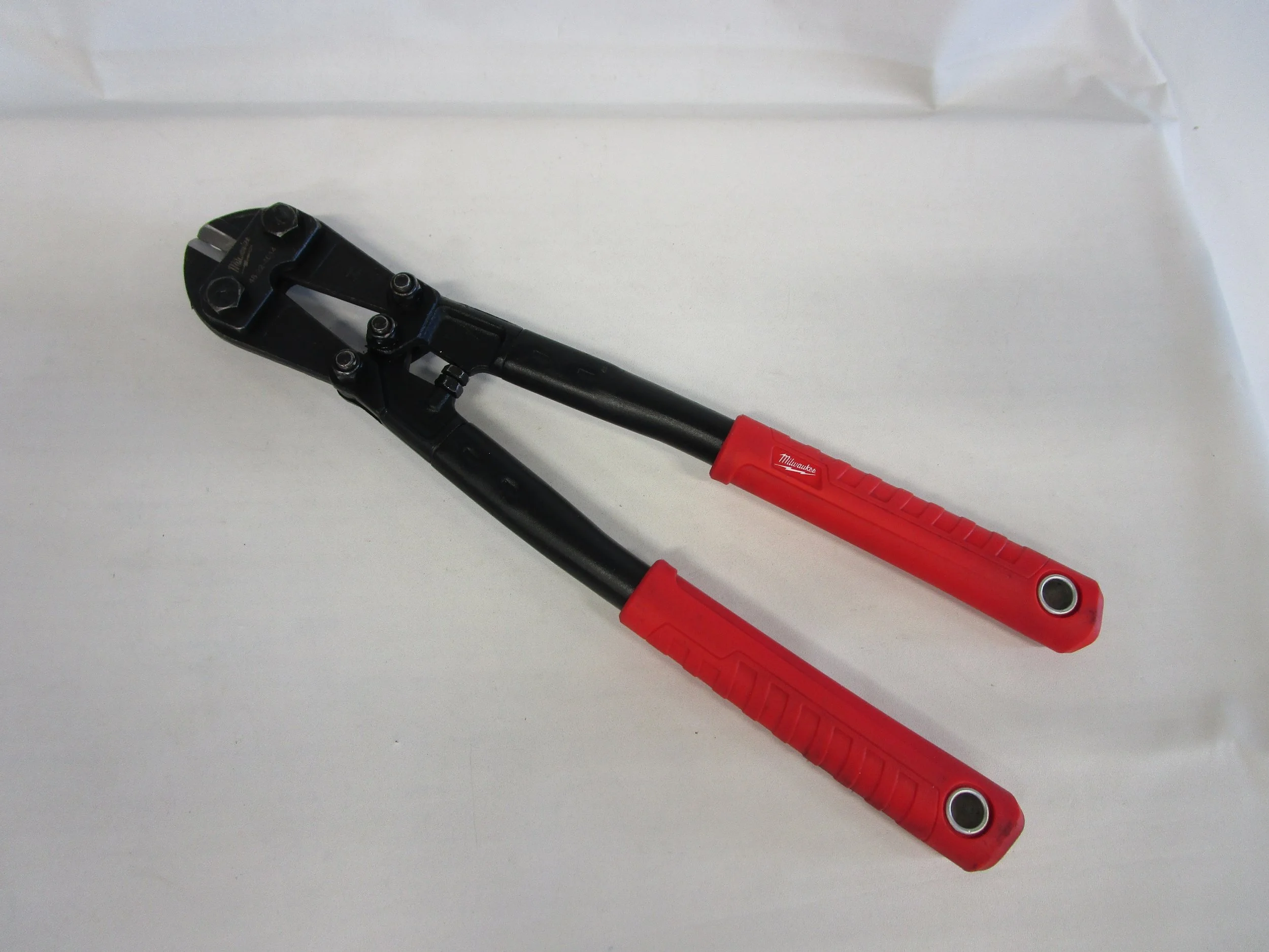 MILWAUKEE 48-22-4014 14 in. Bolt Cutter With 5/16 in. Max Cut Capacity.