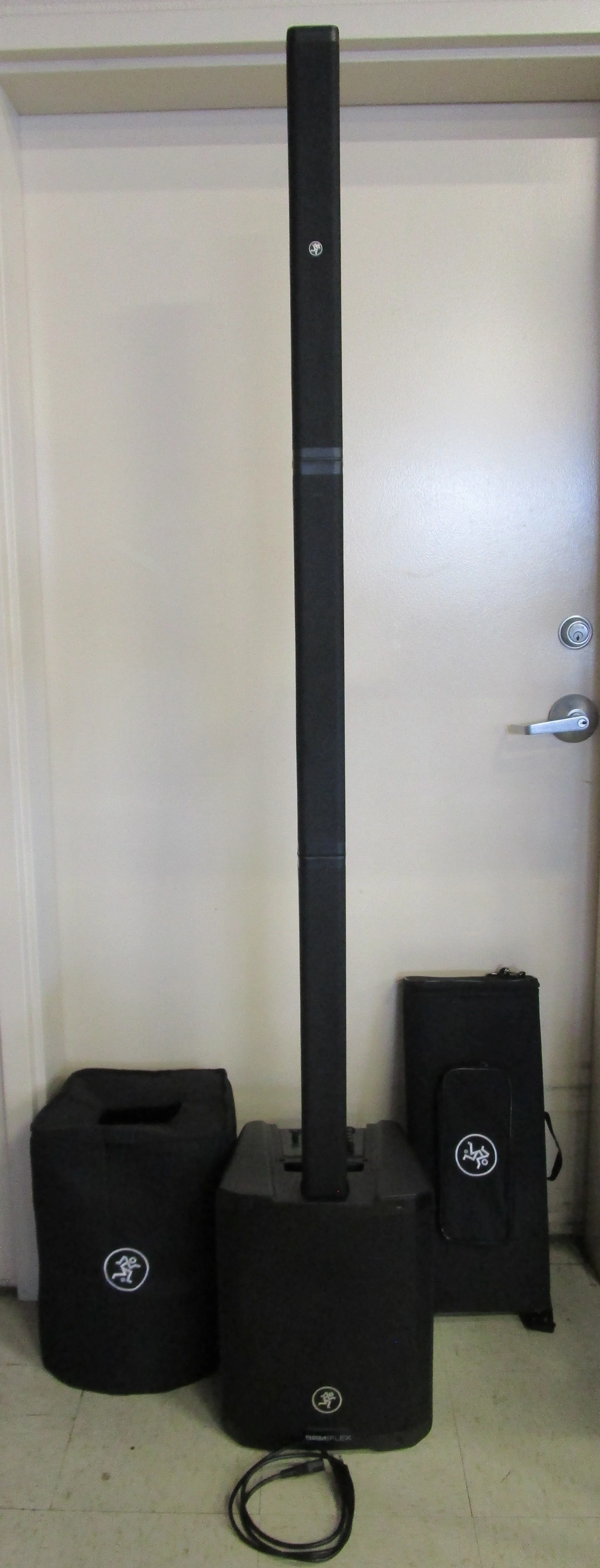 Mackie SRM Flex 1300W  Portable Line-Array PA System w/ Base Cover, Soft Case and Pwr.