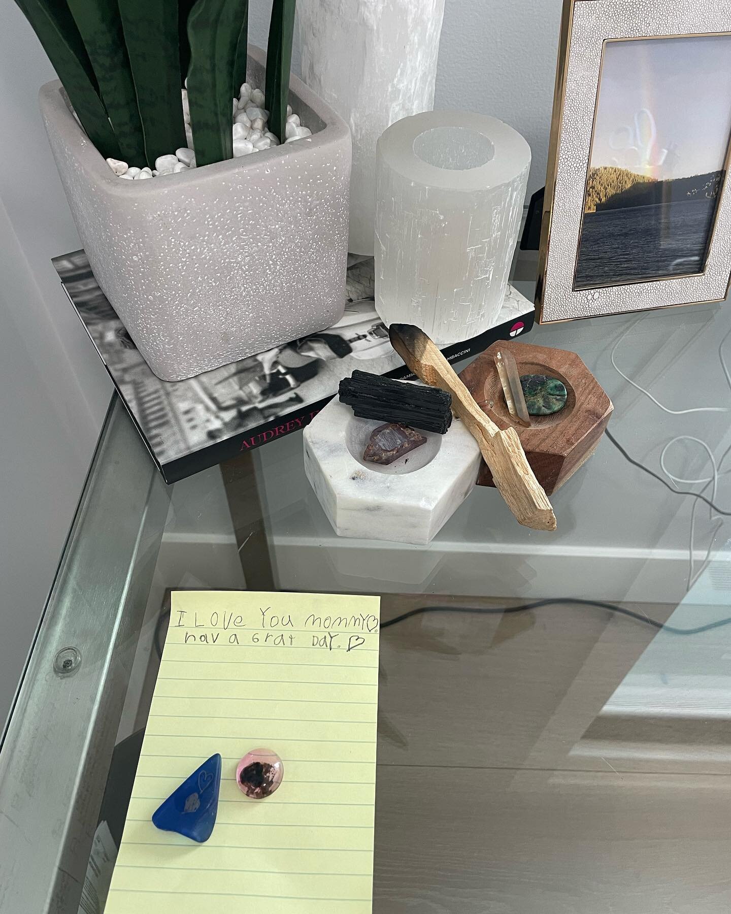 Nothing better than getting little notes + &ldquo;fairy gems&rdquo; from my daughter on my desk to remind me of the love we share. 💖💎 #loveisallaround #unconditionallove #loveisallyouneed #loveistheway #lovemyfamily