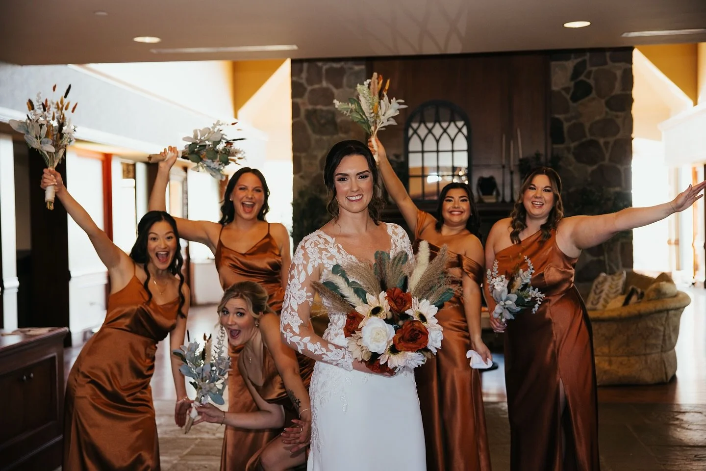 It&rsquo;s finally starting to feel like fall in Chicago! Drop a 🍁 in the comments if you&rsquo;re as excited as we are! 

👰🏻&zwj;♀️Beautiful Bree
💄Makeup by Cristina
🎀 Hair by Alexis
📸 @tanase.photography 

#TamaraMakeupandHairArtistry #chicag