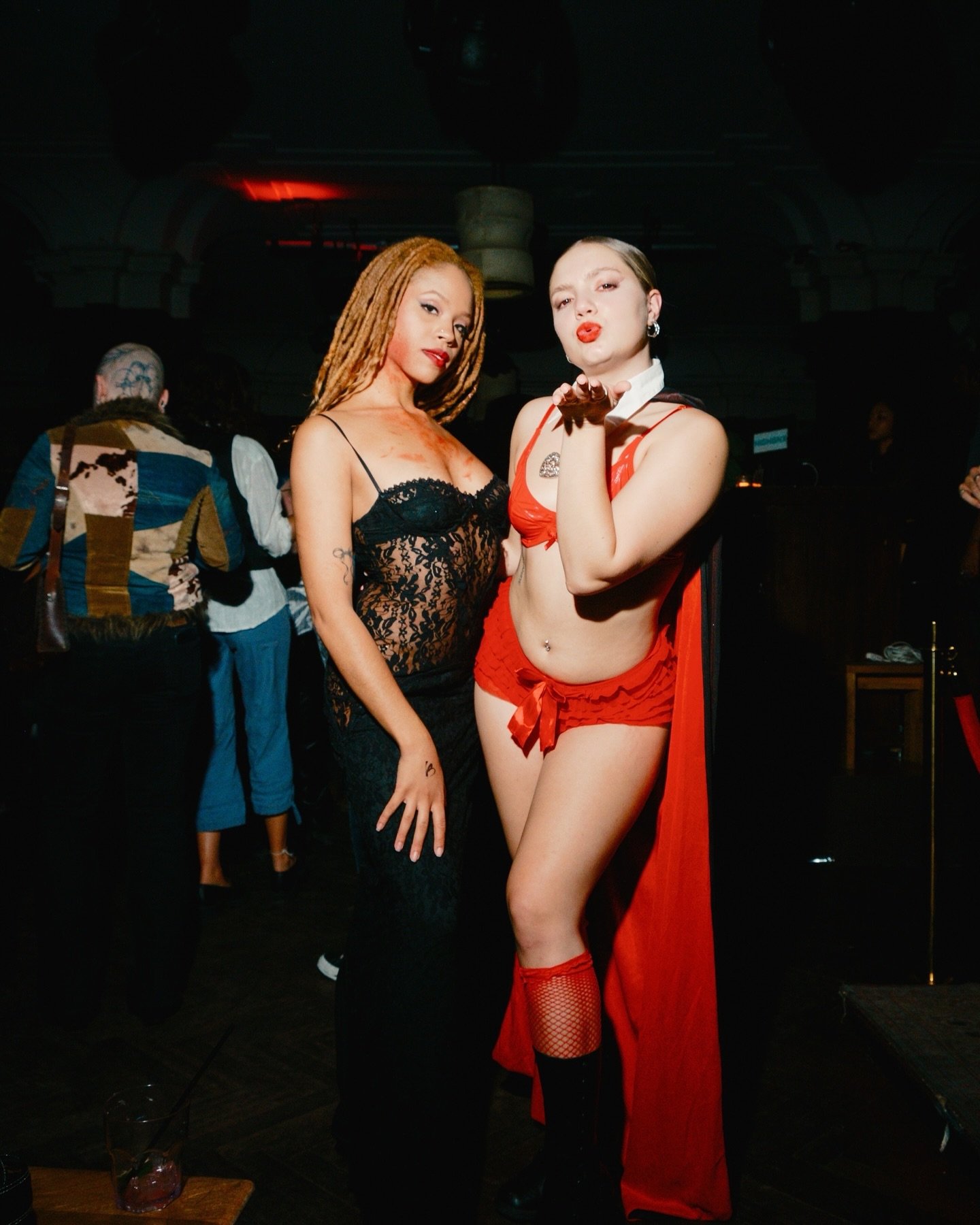@bazongas.nyc NEW POON

@kingprincess69 @lvca.dangelo @gothbimbo.jpg

Next BAZONGAS coming up on 11/23 - link in bio for tickets

📸: @lexparker_