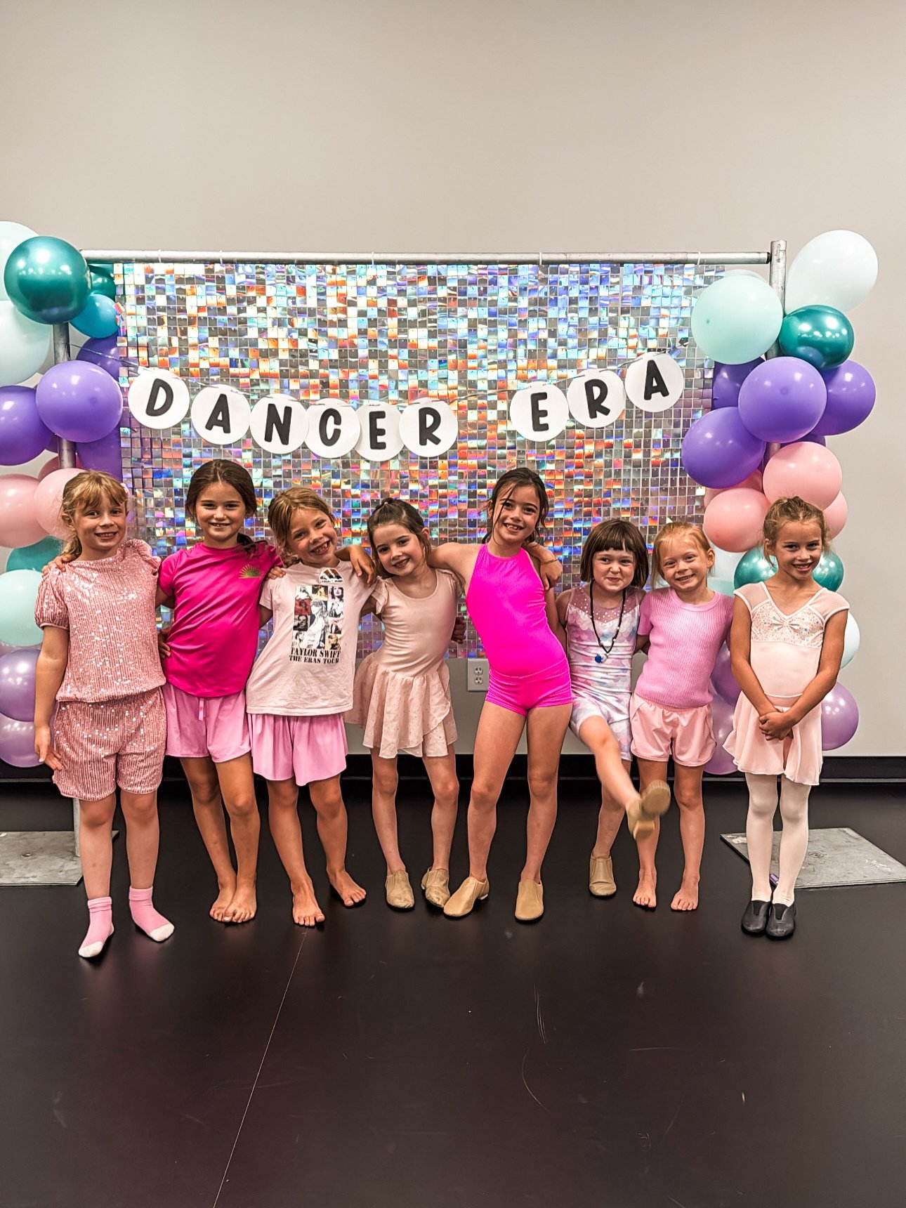 Are you ready for it&hellip;? 💥
We&rsquo;ve kicked off our Taylor Swift Dance Camp Era at Lineage, and it&rsquo;s giving glitter, girl power, and good vibes! Every day is a new era&mdash;and we&rsquo;re loving every second of it. ✨🪩👯&zwj;♀️