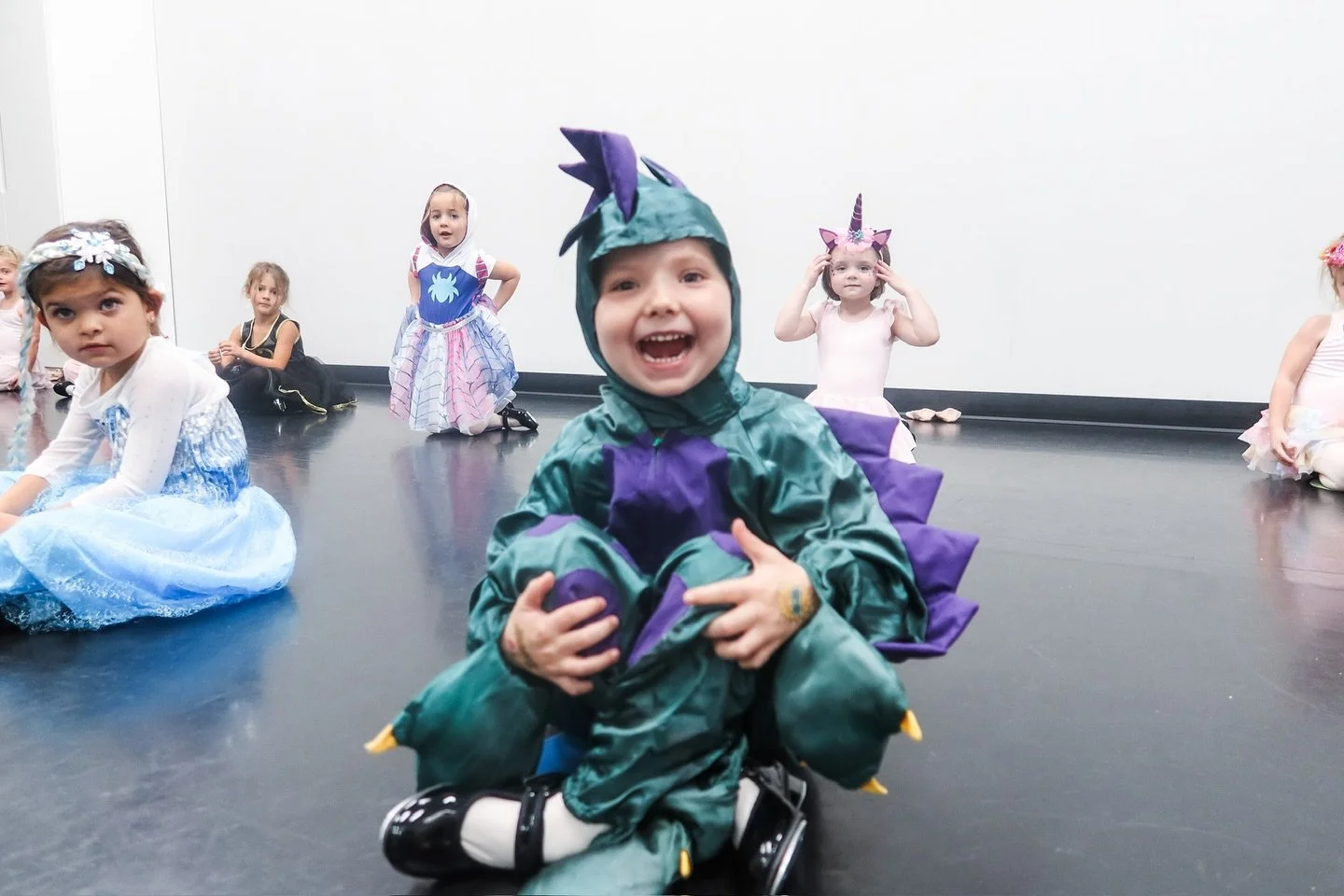 Watch Week is in full swing, and our dancers are showing up in style! From spooky to sparkly, we&rsquo;re loving all the Halloween costumes and the extra dose of joy they bring to the studio this week. 🧡👻