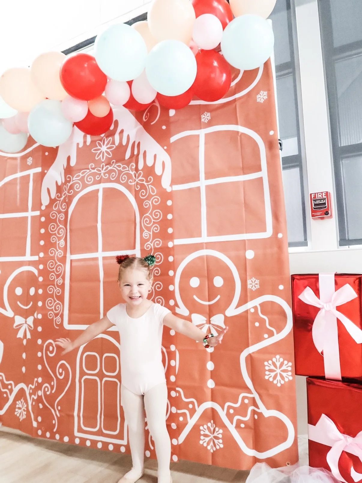 It's feeling festive around the studio ✨
Gingerbread Grooves are in full swing, winter games are bringing the energy, and Studio Show costumes are starting to be revealed. We love celebrating the holidays with our Lineage family 🤍