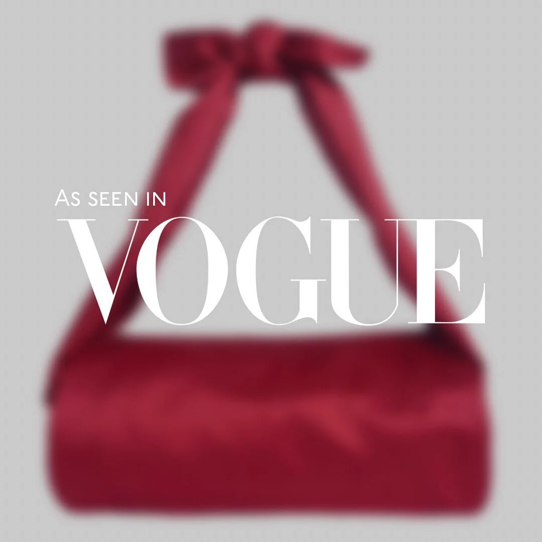 Seen in VOGUE @voguegespain: the MR LABEL @mrlabel_ Cal Bag in Red. &bull; &ldquo;15 Red Accessories That Elevate Any Black Dress&rdquo; by Mayte Salido Mazzoni @maytsalido
⠀⠀⠀⠀⠀⠀⠀⠀⠀
&ldquo;It is indisputable that red accessories have the power to en