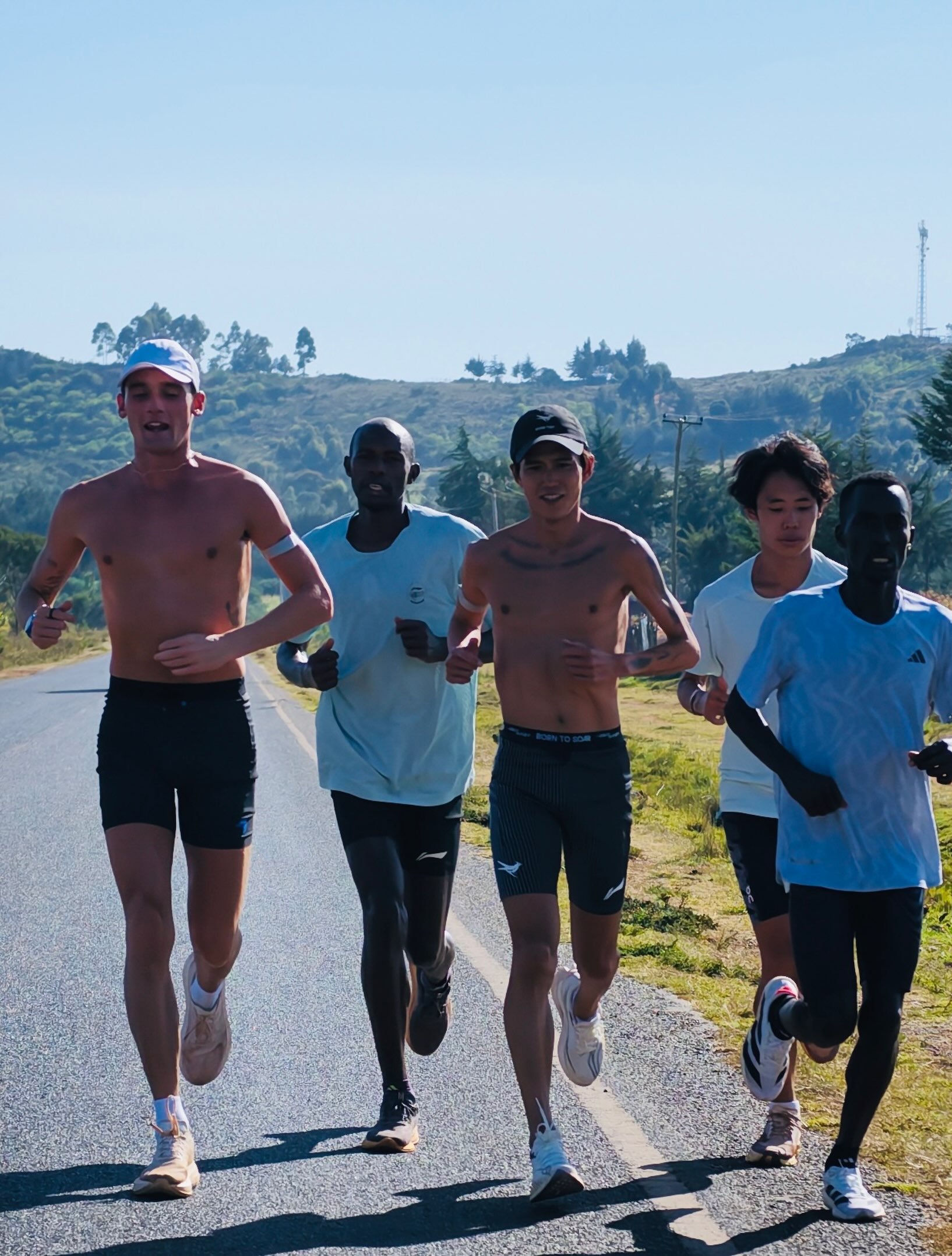 Iten + @suguru_osako + @chrismmaxon could only mean one thing. Big marathon coming&hellip;

#UAC

@chimarathon