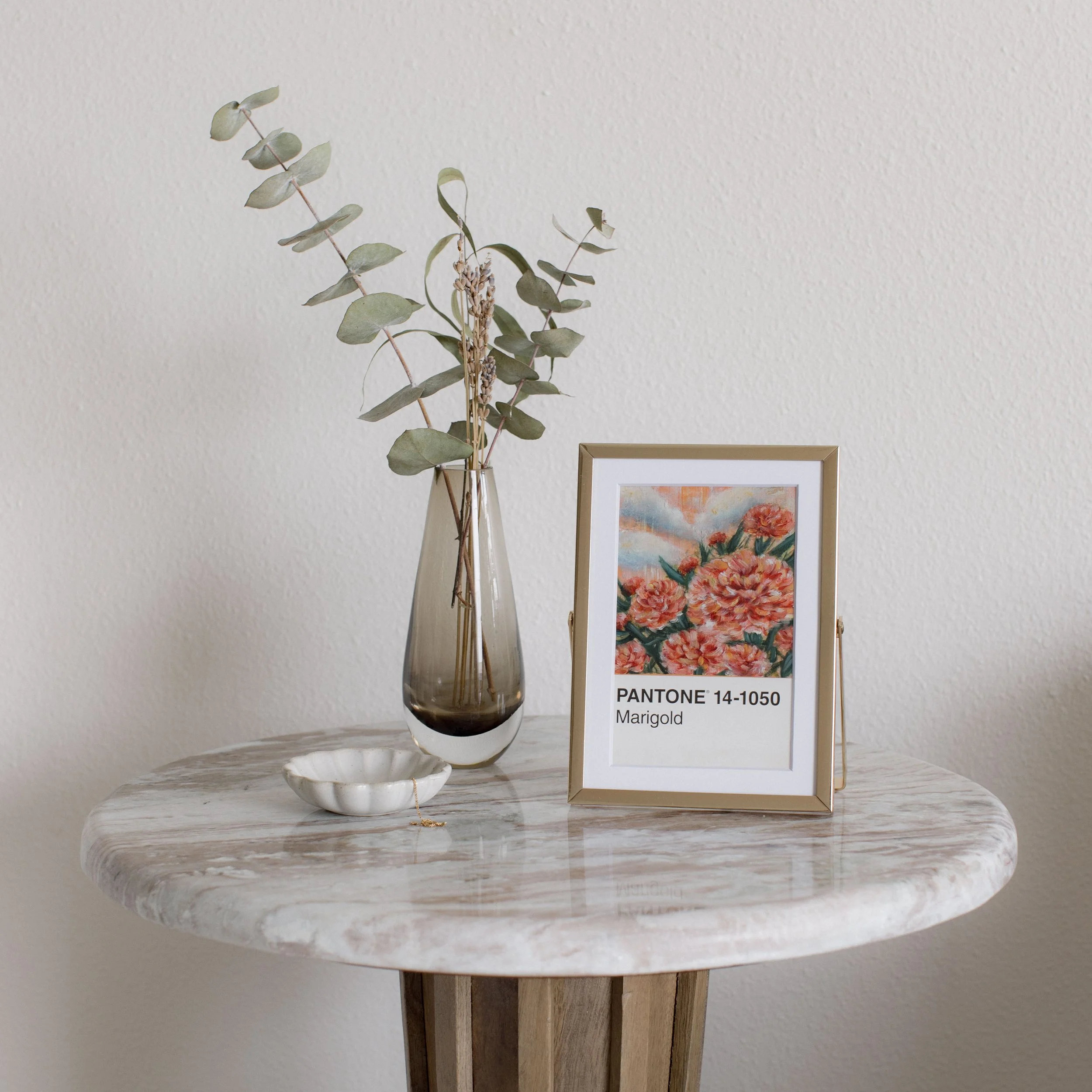 praiseful-messages-marigold-oils-originals-love-x-cross-studio-gold-frame-lifestyle.jpg