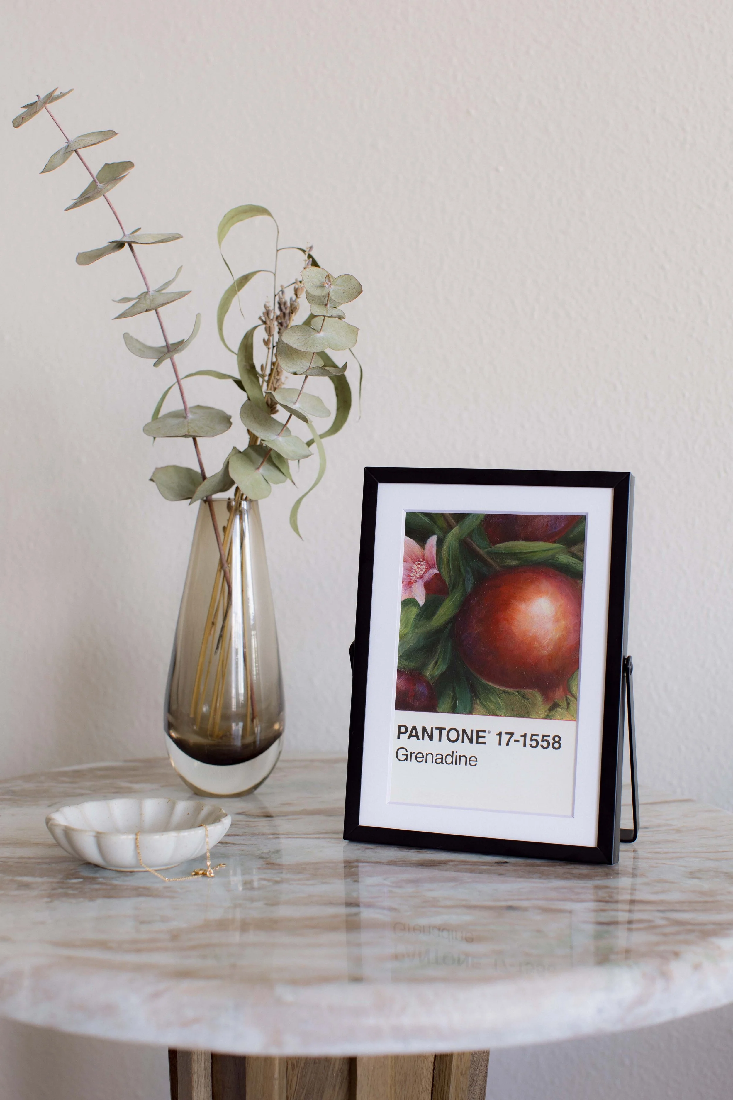 praiseful-messages-grenadine-oils-originals-love-x-cross-studio-black-frame-lifestyle.jpg