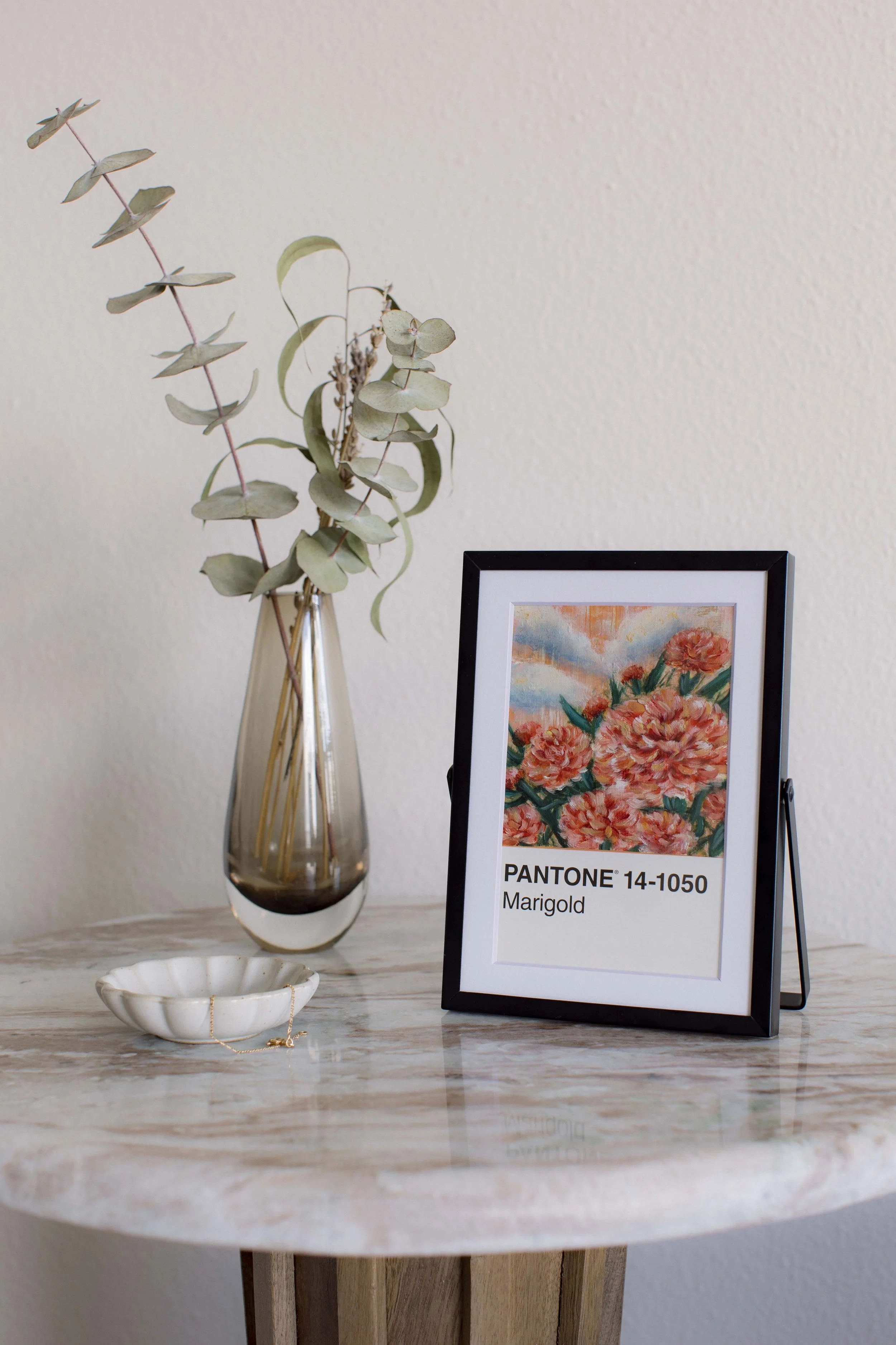 praiseful-messages-marigold-oils-originals-love-x-cross-studio-black-frame-lifestyle.jpg