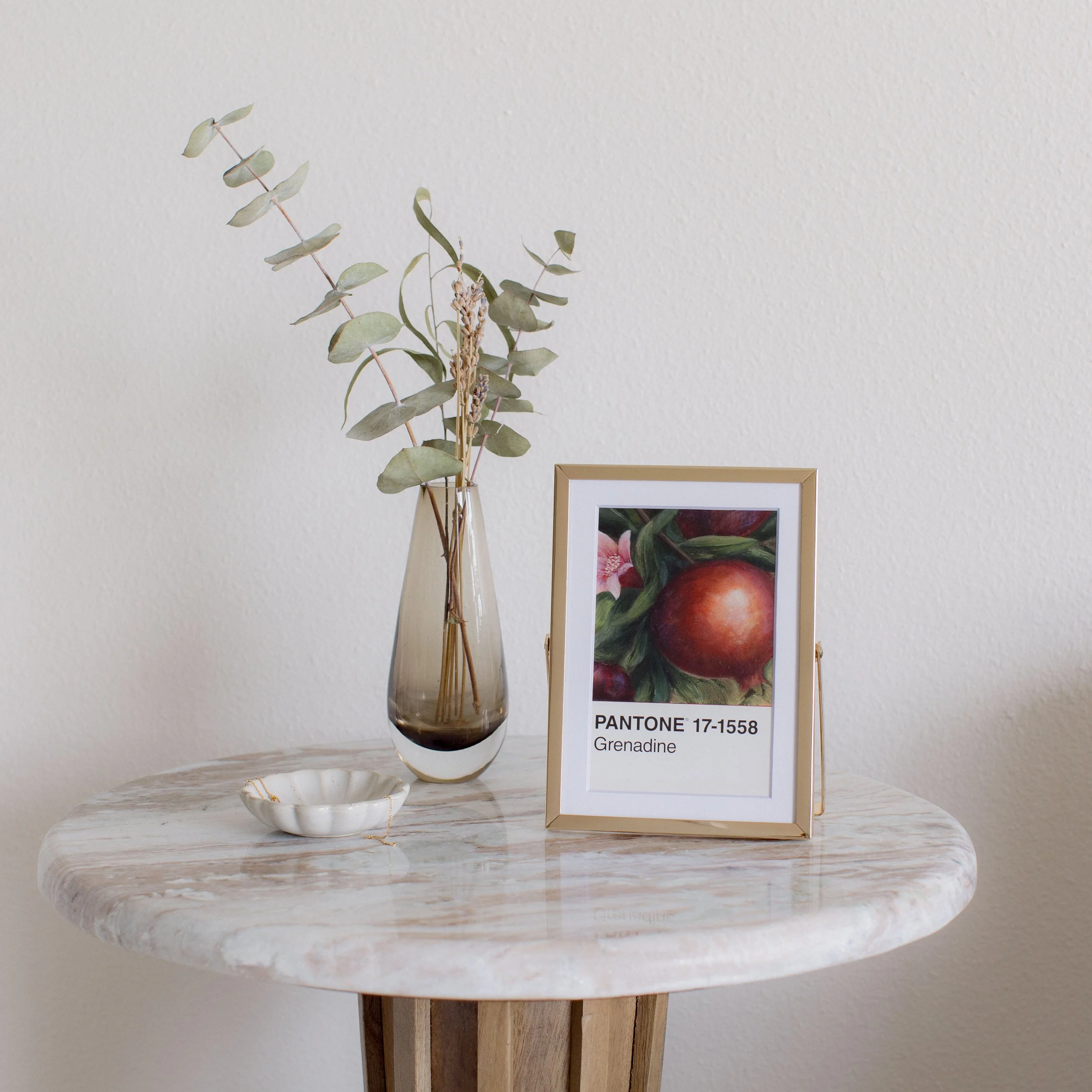 praiseful-messages-grenadine-oils-originals-love-x-cross-studio-gold-frame-lifestyle.jpg