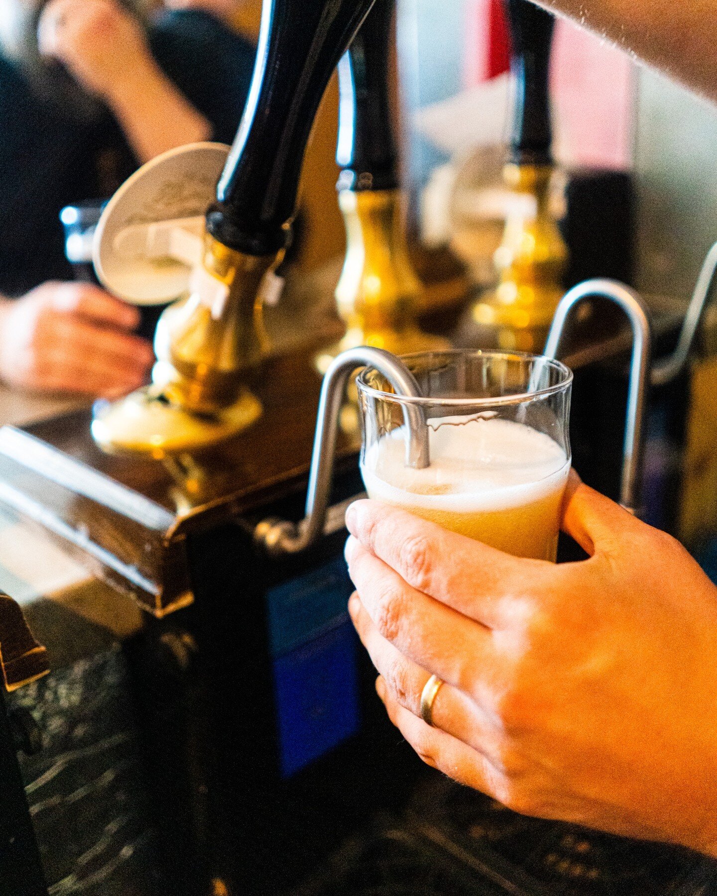 ⁠Fancy a pint? 🍺 Taproom is open today at noon and serving up your favorite beer. 🍻 See below for what's currently on tap and let us know what you'll be ordering the next time you stop in.⁠
⬇️⁠
CASK ALE:⁠
1898 IPA | Historical English IPA⁠
The King