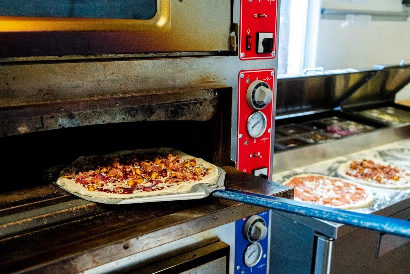 What a busy weekend we had! 😁 There was kitten adoptions, friendly games were played, and we loved seeing all the photos you posted in your stories.⁠
⁠
🍕 Thanks to all that swung by to enjoy some delicious pizza and beer. Let's tackle this week and