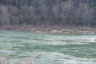  The Shenandoah River flowing past Harpers Ferry. 