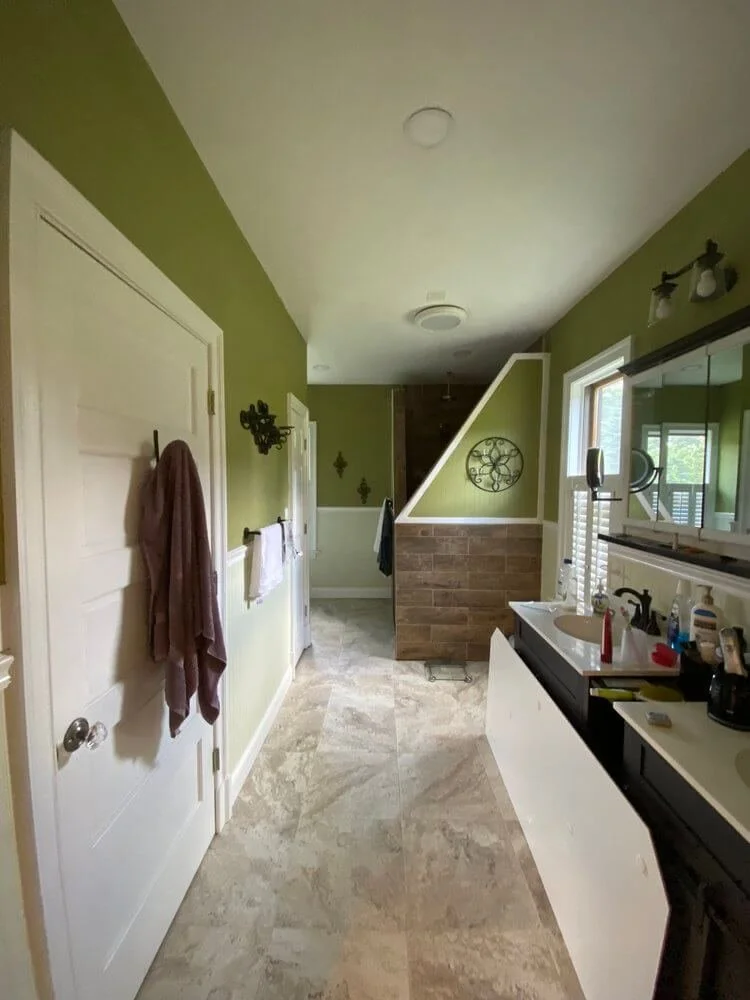 budda bathroom before.jpg