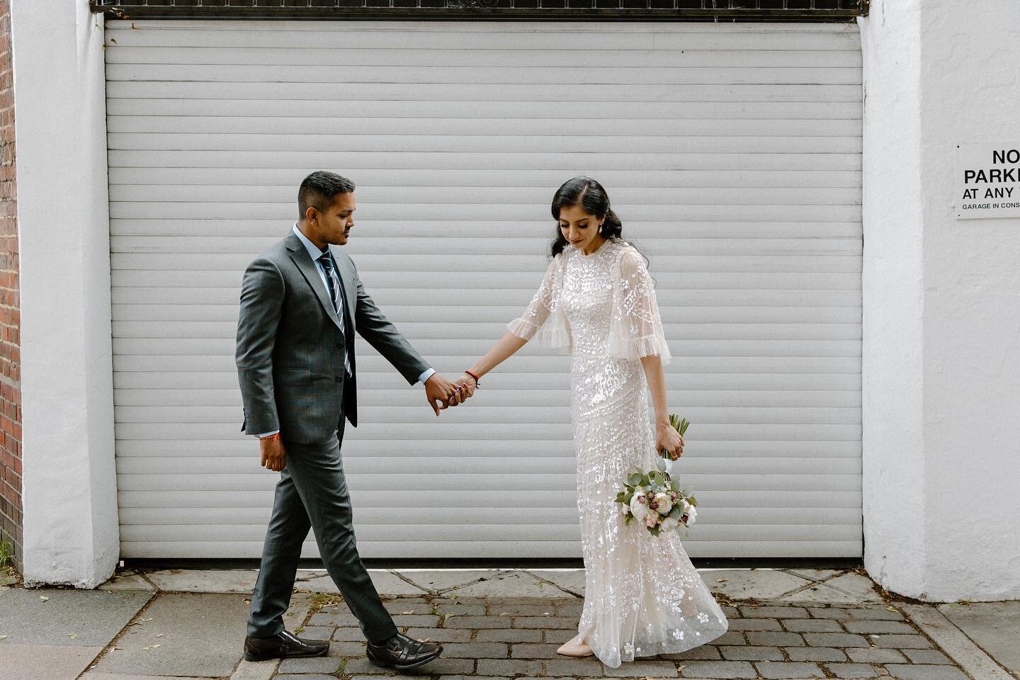 Tying the knot on a Tuesday in Islington // congrats Keval + Pria!! 🤩🖤
.
.
.
.
.
#islingtontownhall #islingtonwedding #londonwedding #townhallweddinglondon #islingtontownhallwedding #sayidoislington #smallweddinglondon #midweekweddinglondon #isling