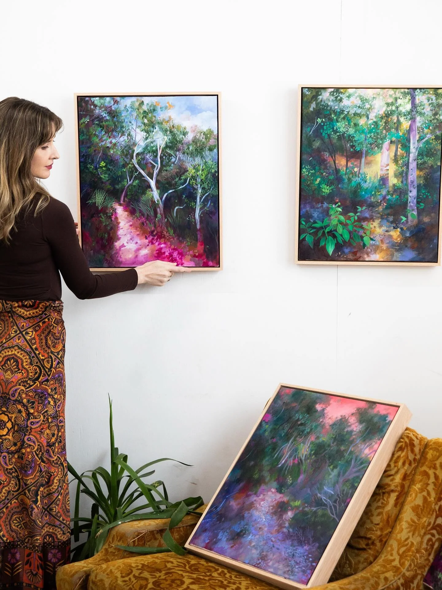 It&rsquo;s the last weekend to check out my exhibition &lsquo;Wanderings&rsquo; at @ondeen.farm for @salafestival 

If you can&rsquo;t make it in person, the artworks are also listed on my website 💫

Photo by @elledsphotography 💚