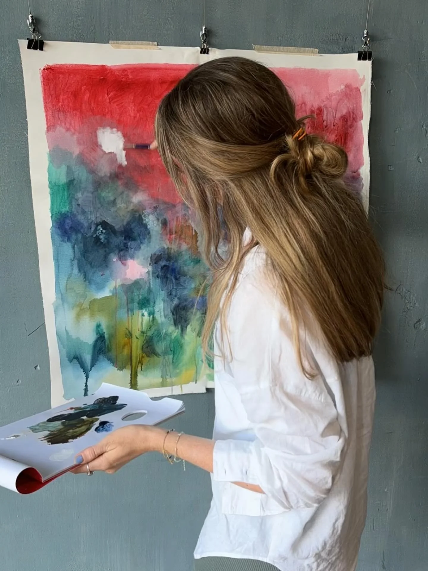 Back to this 🩵🎨

Throwback to working on abstract underpaintings during my artist in residency at @airspaceoatlands in January last year.