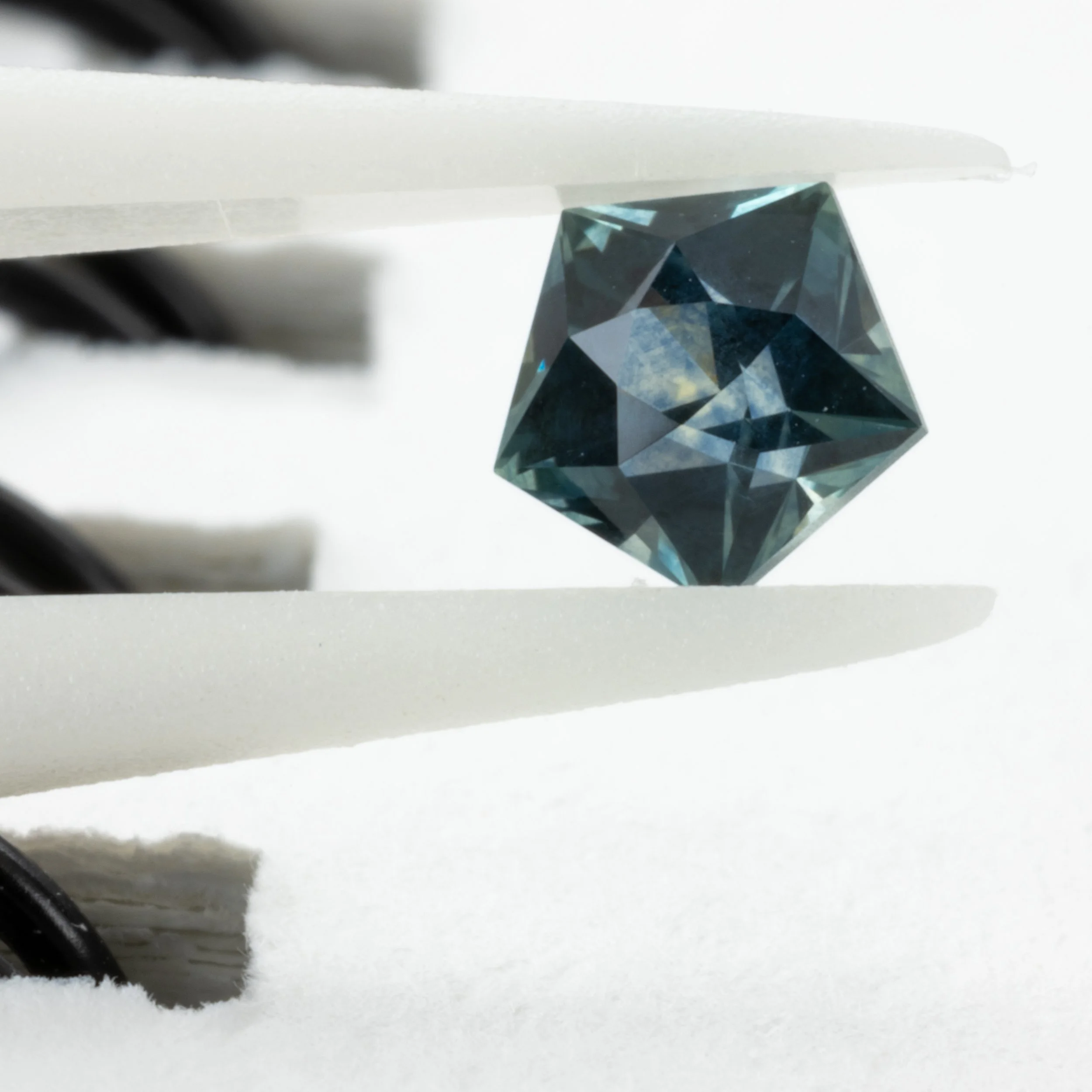 montana-sapphire-0423ct-zoras-sapphire-17.jpg