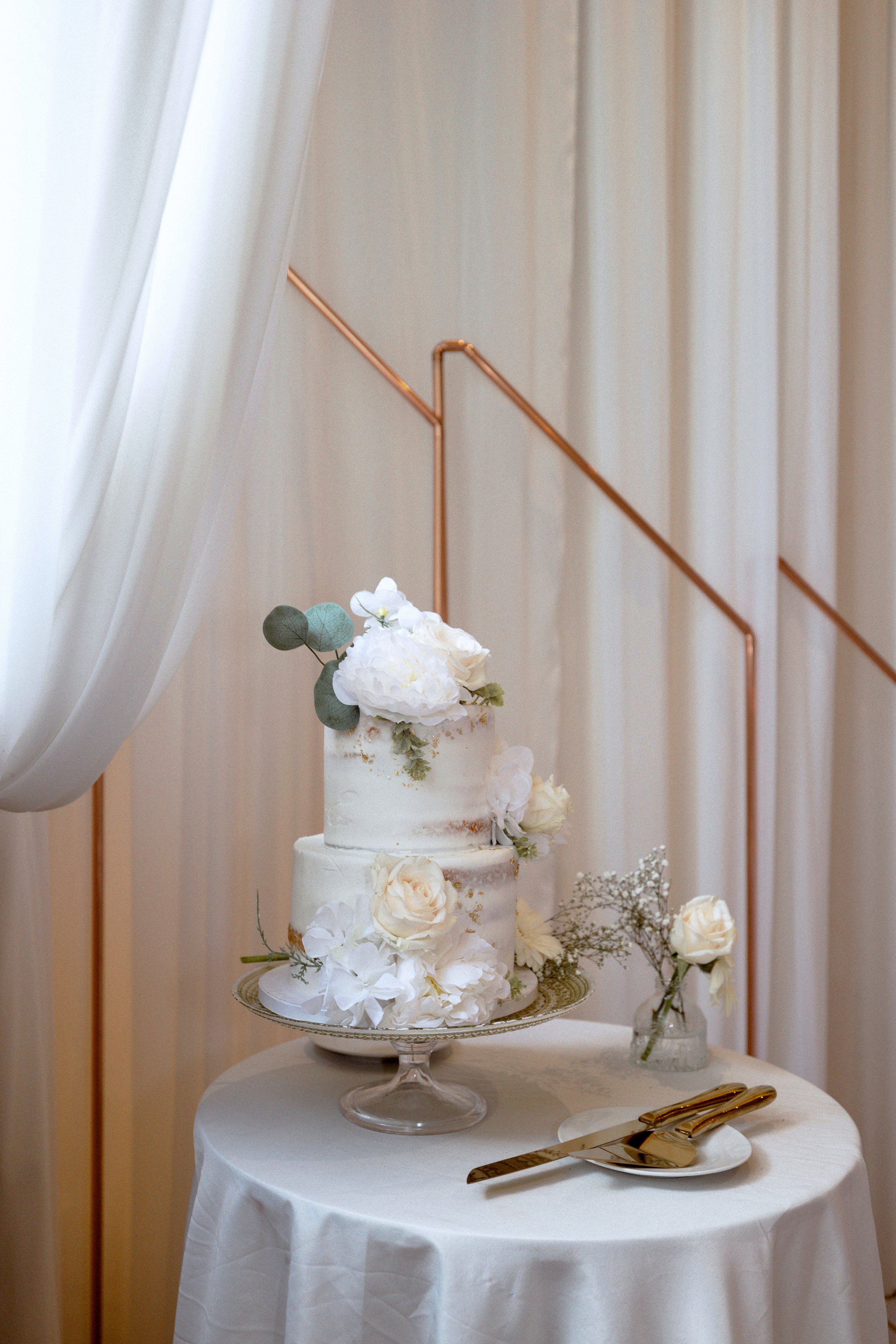 2-tier traditional wedding cake for a multicultural wedding