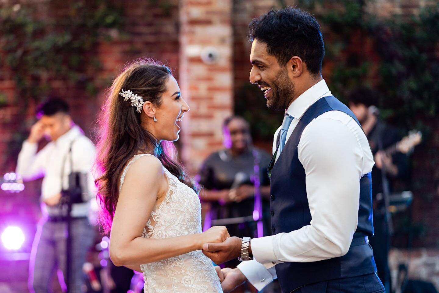 I loved seeing Jennifer and Farid so happy together @northbrookparkweddings 

#firstdance #realmoments #ohwowyes #reportageweddingphotography #realwedding #shesaidyes #ukweddingphotographer #naturalwedding #storytelling