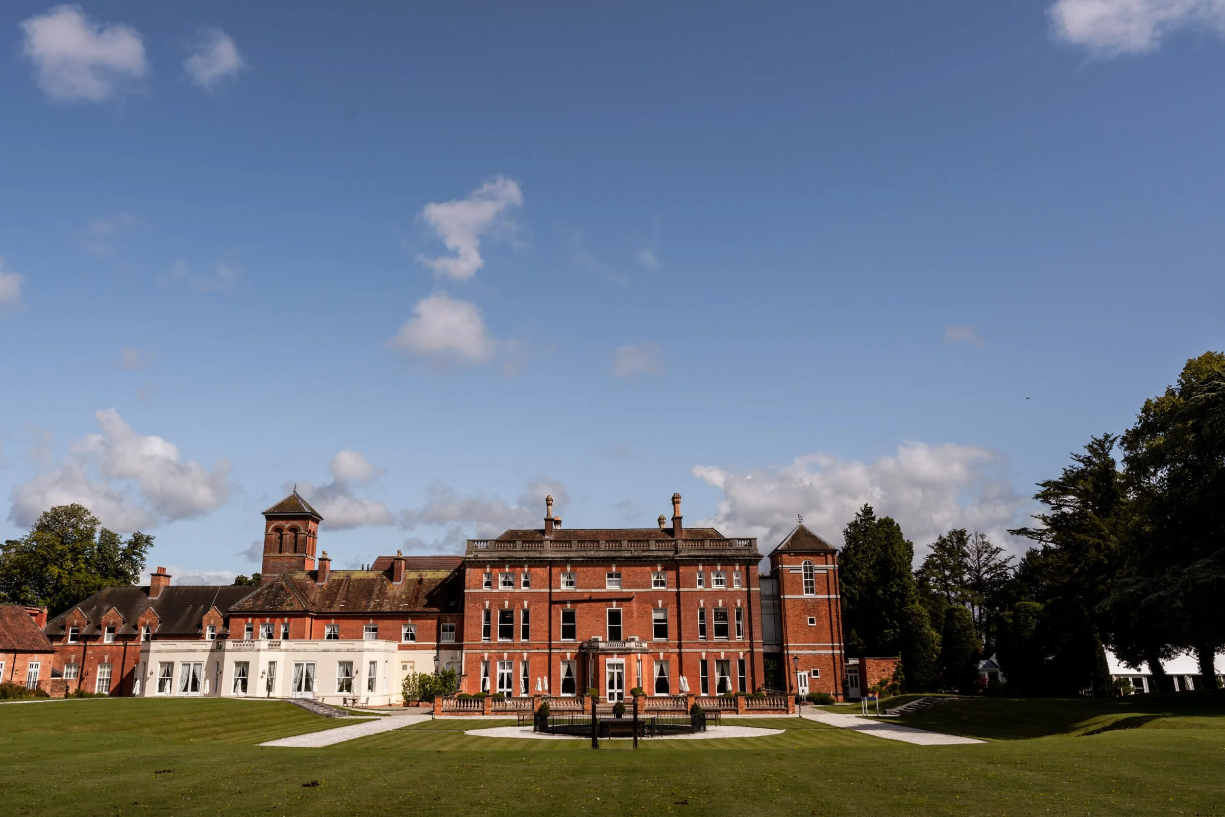 Oakley+Hall+Hotel+Wedding+Photography+001.jpg