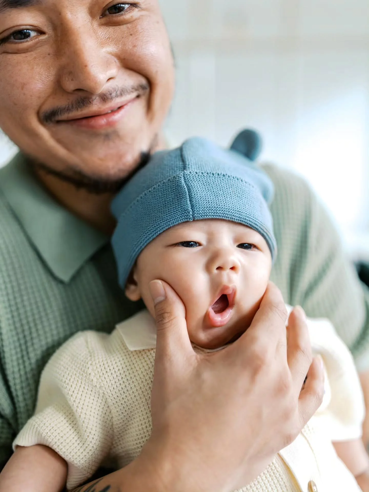 Who says you can't have adorably fun studio sessions with a 2 month old?? I beg your finest pardon good sir but LOOK AT HIMMMMMMMM!

He's so stinkin handsome!
