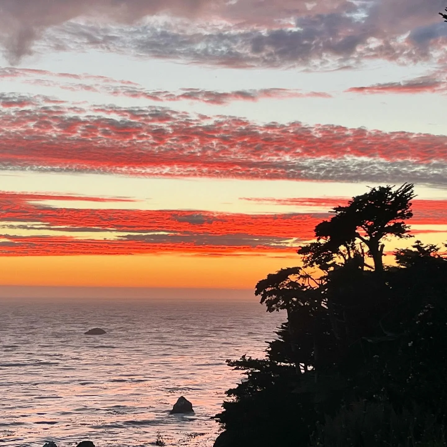Sharing a poorly photographed but spectacular sunset from this weekend&rsquo;s Reiki workshop @Esalen. It reminded me of the gorgeousness of change and impermanence (even when uncomfortable or painful.) As much as I&rsquo;d love to see the sky in thi