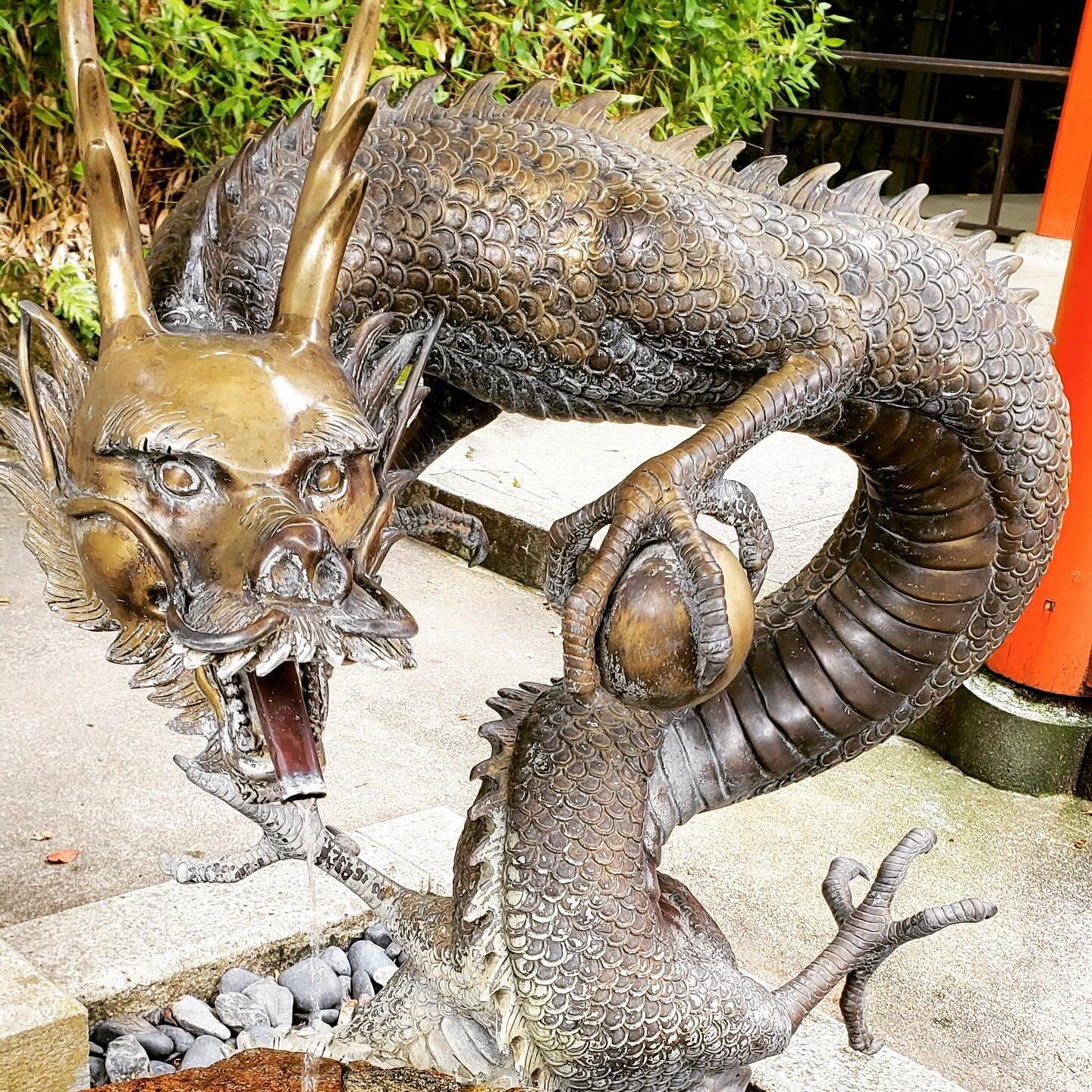 Happy Lunar New Year! 🐉 May this year be filled with happiness, health and peace for all sentient beings! 🙏🏽

Photo taken on Mt. Kurama, Kyoto.

#happynewyear #yearofthedragon #newbeginnings