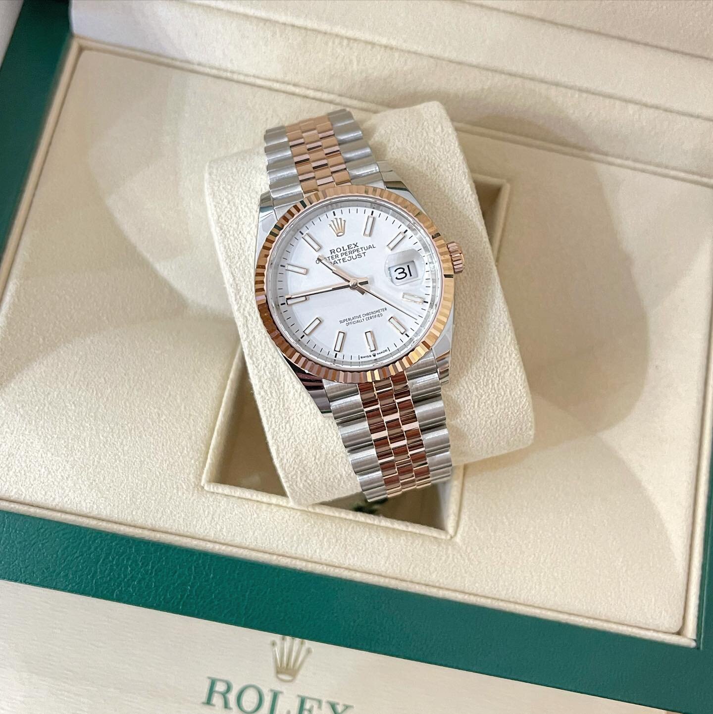 Simply stunning 😍 Rolex Everose Gold &amp; Steel Datejust 36mm 🌹❤️
.
.
.
#PhilipsonsJewelry #rolex #rolexwatches #watchenthusiast #daytona #patekcollector #horologymania #dailywatch #watchesofinstagram #watchcollector #watchoftheday #dapperstyle #d