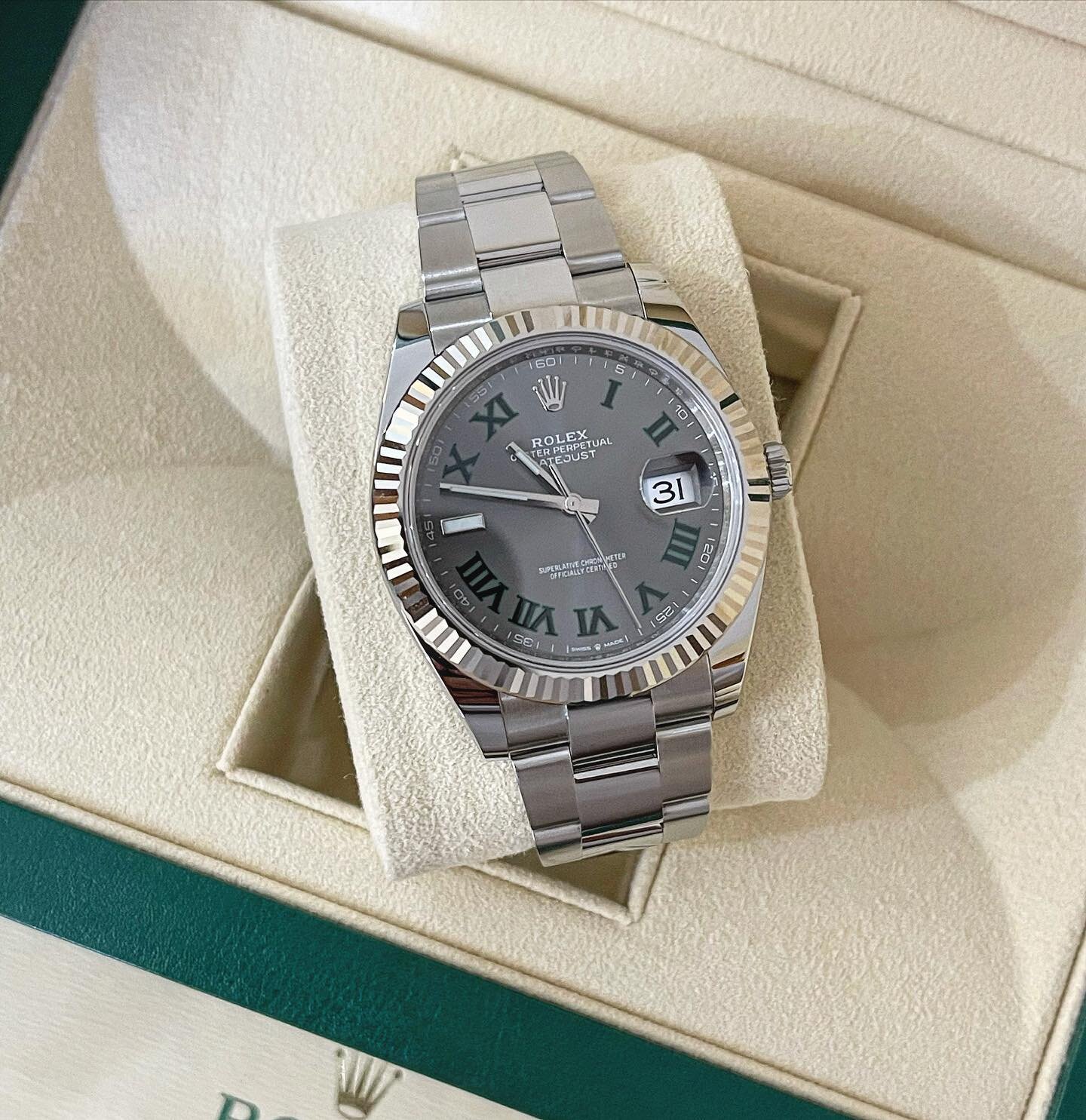 Rolex stainless steel Datejust 41mm #Wimbledon 🎾
.
.
.
#PhilipsonsJewelry #WatchWeb #rolex #dailywatch #wis #watchfam #rolexaholics #wruw #watchgeek #datejust41 #watchlove #wristporn #horology #datejust #menstyle #watchnerd #hodinkee #toolwatch #rel