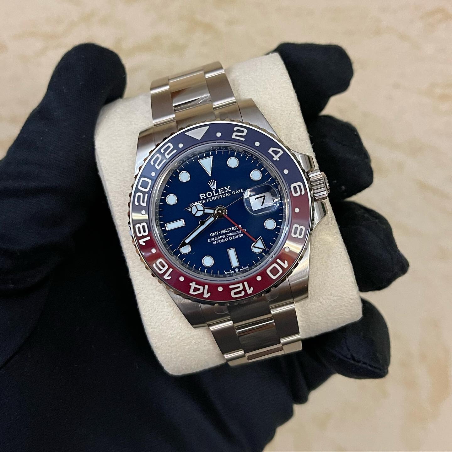 18kt white gold Rolex GMT Pepsi 💙❤️ The blue dial is even better in person 😍
〰️〰️
Brand new, in stock ready to go ☺️
.
.
.
#PhilipsonsJewelry #WatchWeb #rolex #dailywatch #126719 #watchfam #rolexaholics #wruw #watchgeek #126719blro #watchlove #wris