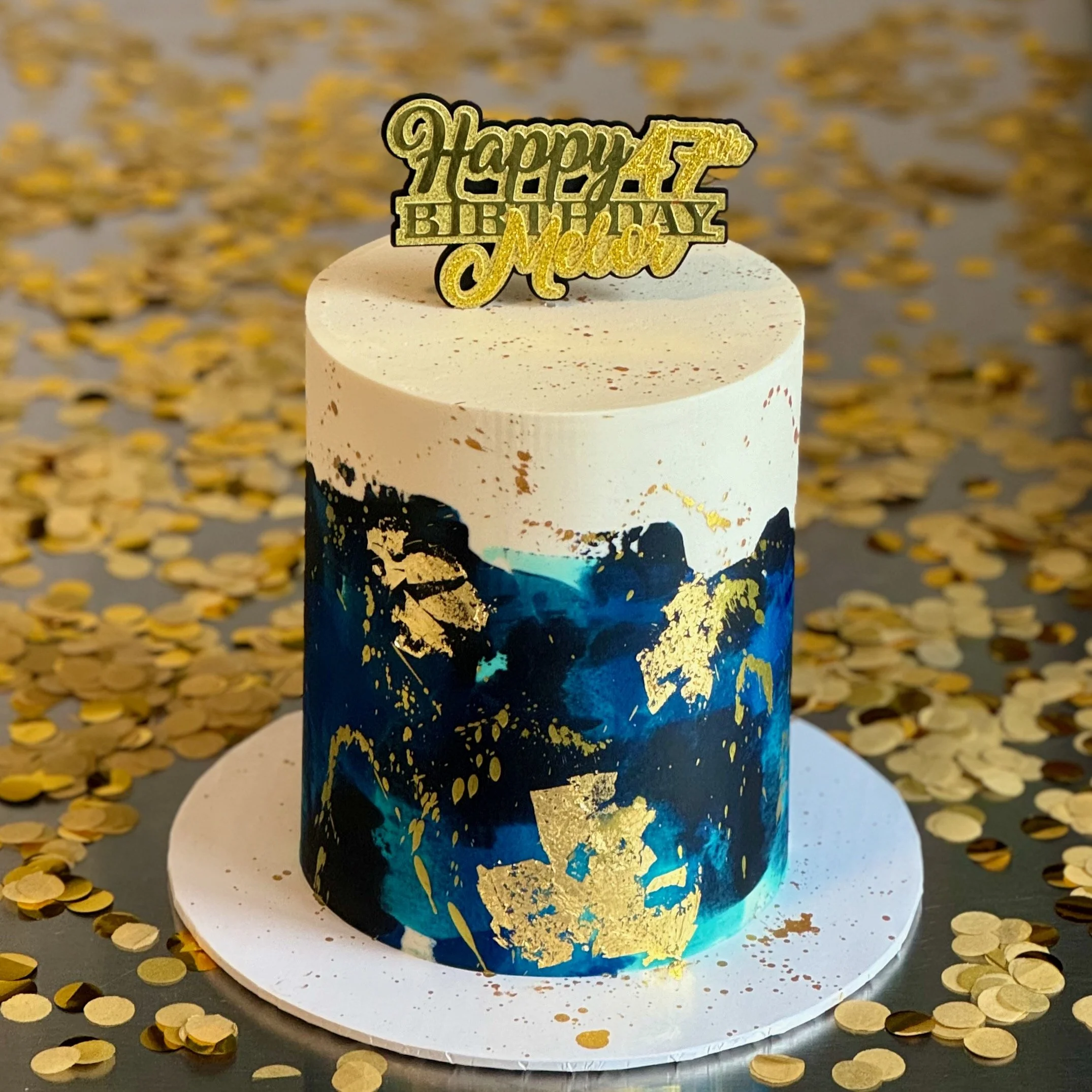 The Abstract Artsy Gold Cake • Le gâteau abstrait artistique doré