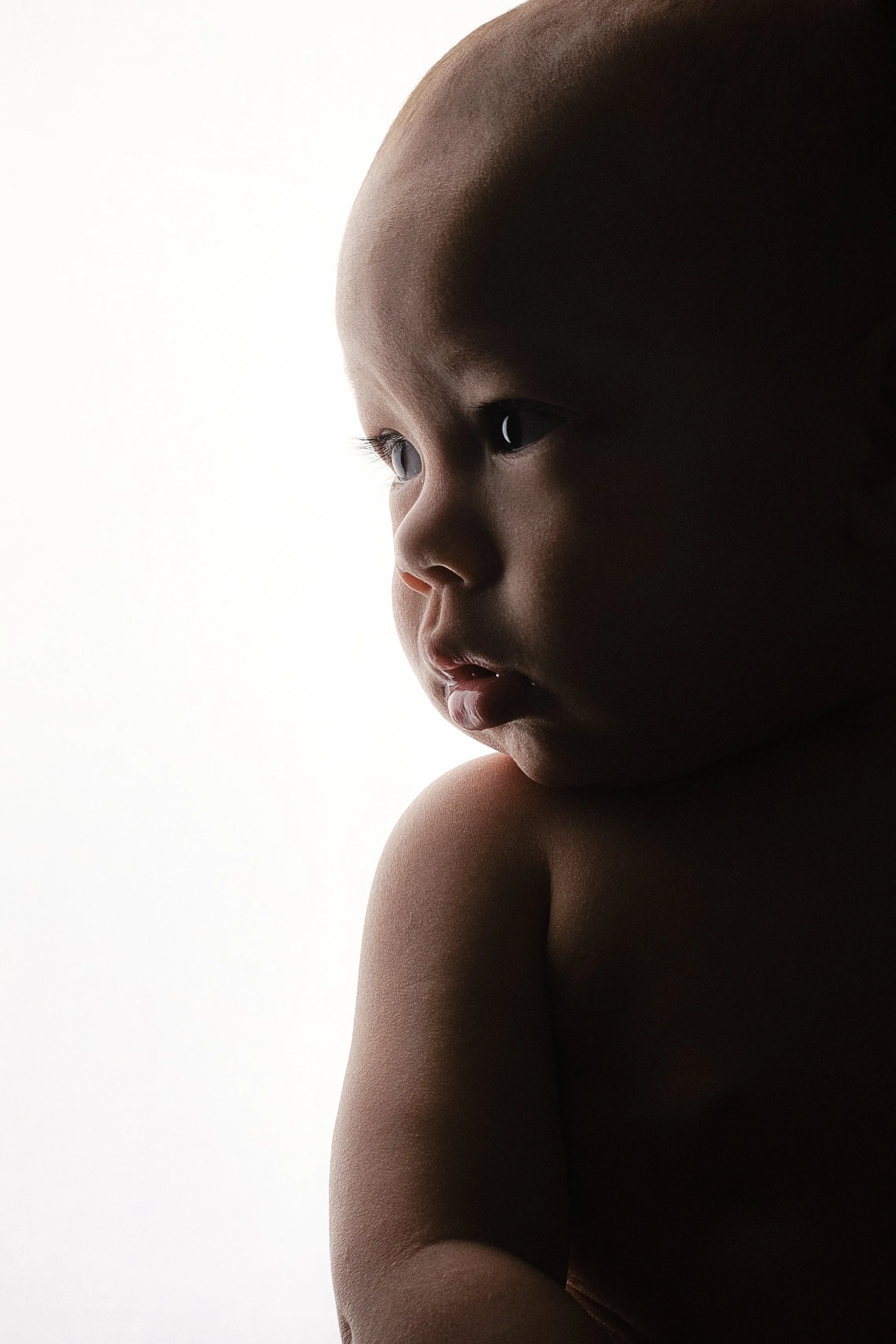 Tiny Moon Studio – baby 10 måneder fotograferet i hjemmet.