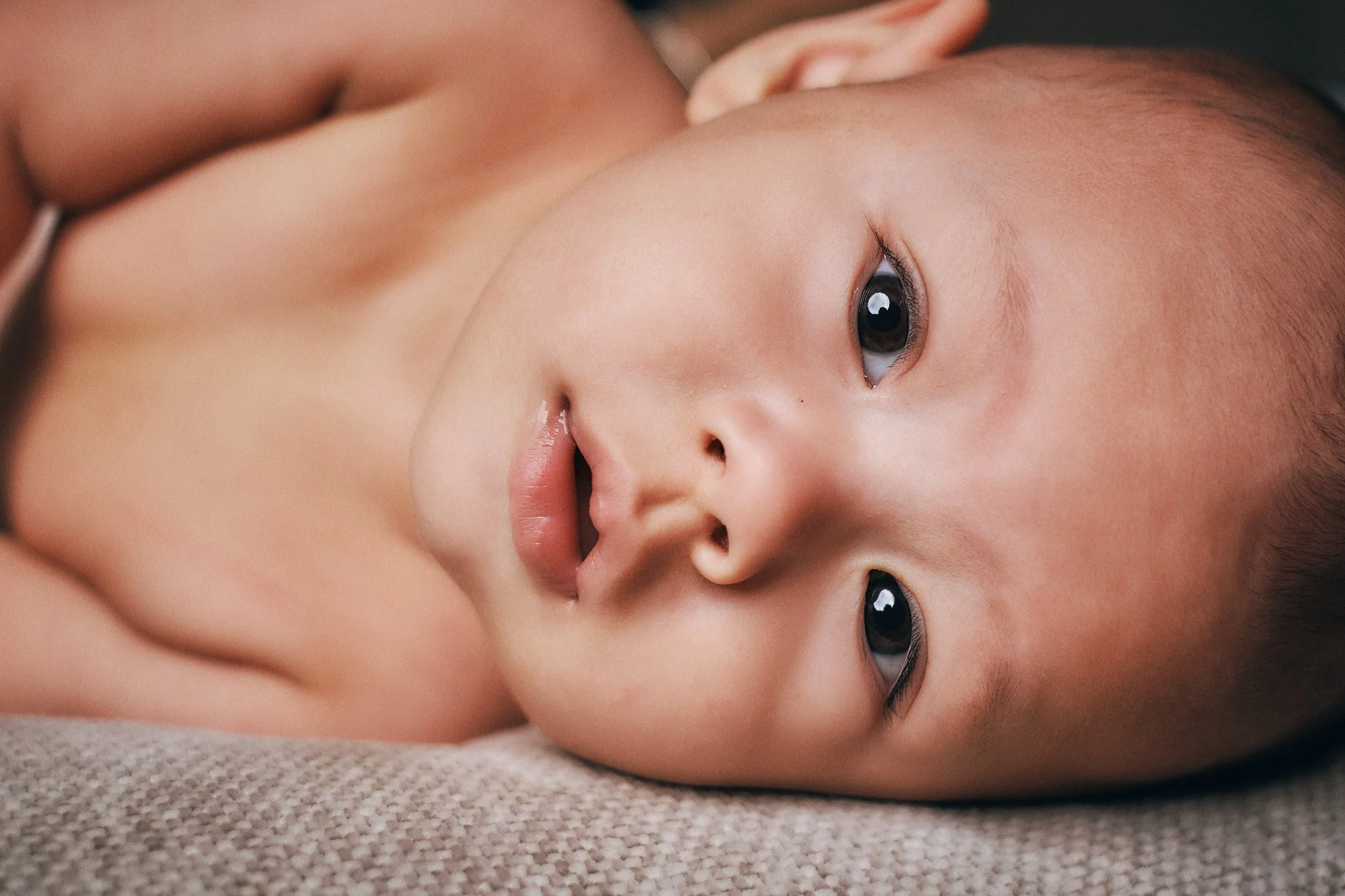 Baby foto Aarhus omegn hjemme fotografering.jpg