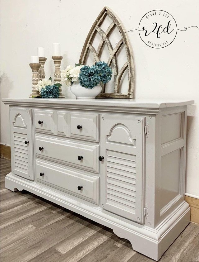 Driftwood- Dixie Belle Chalk Mineral Paint — Julie's Designs and Signs
