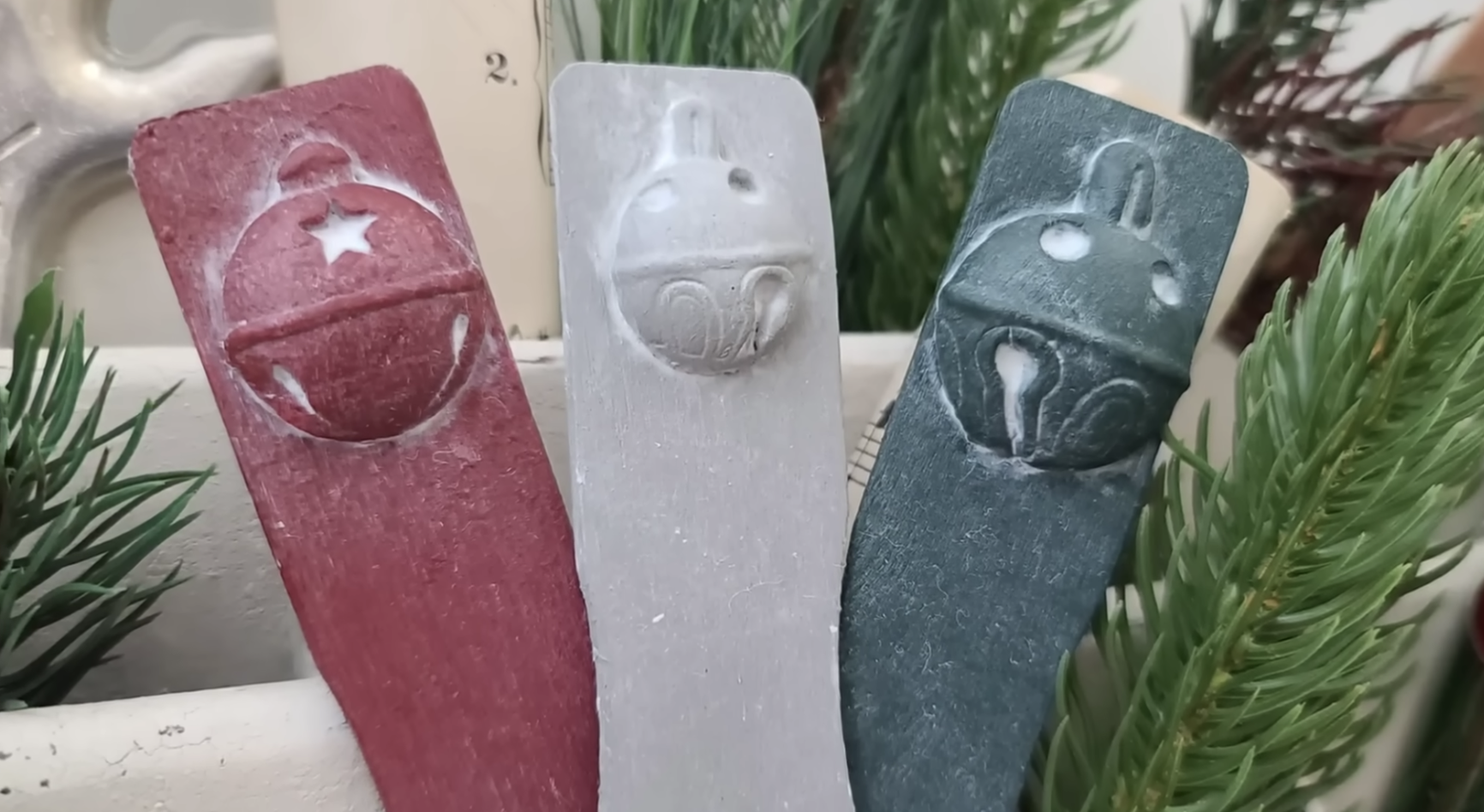 Christmas DIY Crafts: How To Create Bookmarks With IOD Moulds