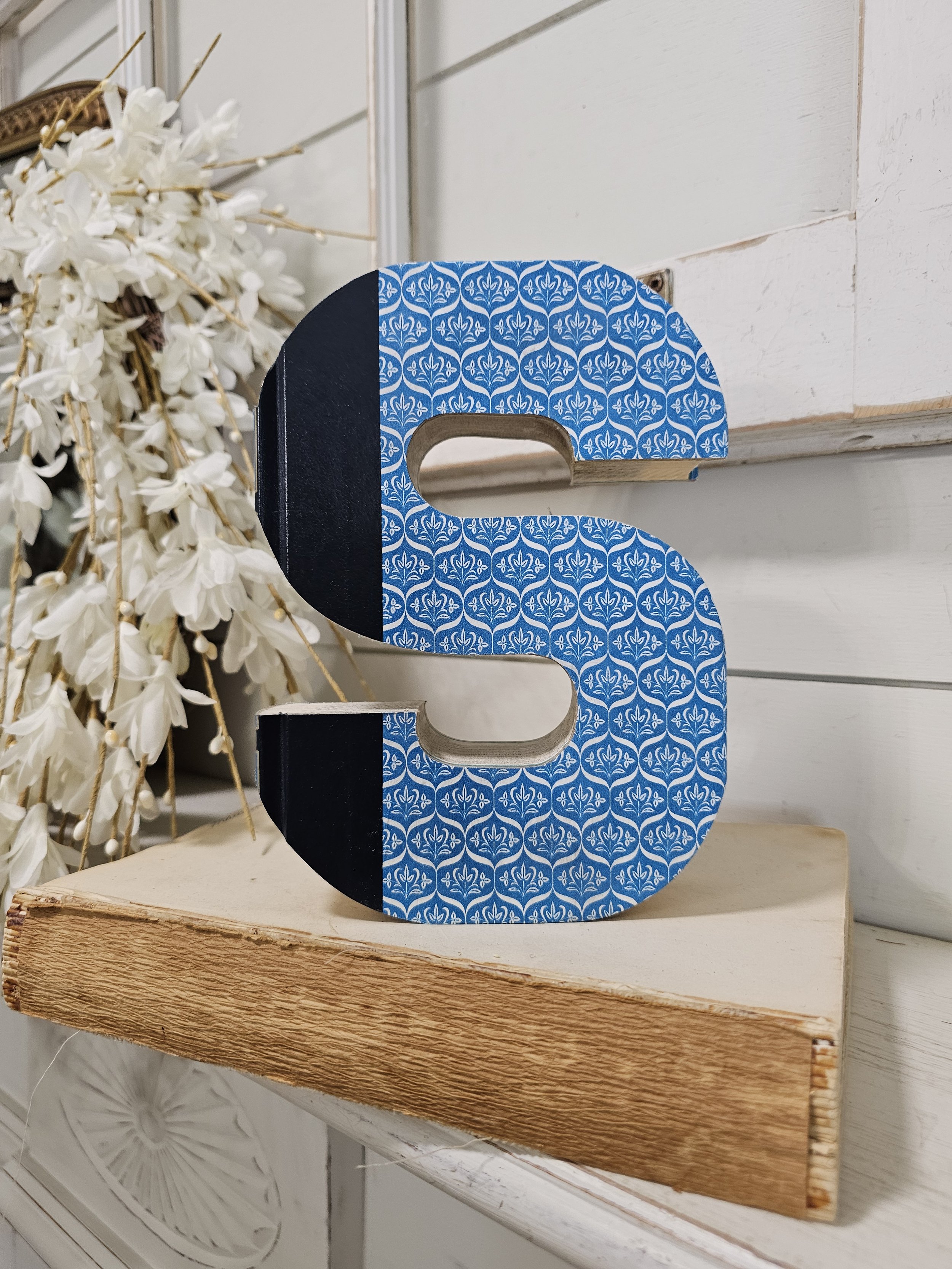 Reader Digest Letter cut out home decor - S