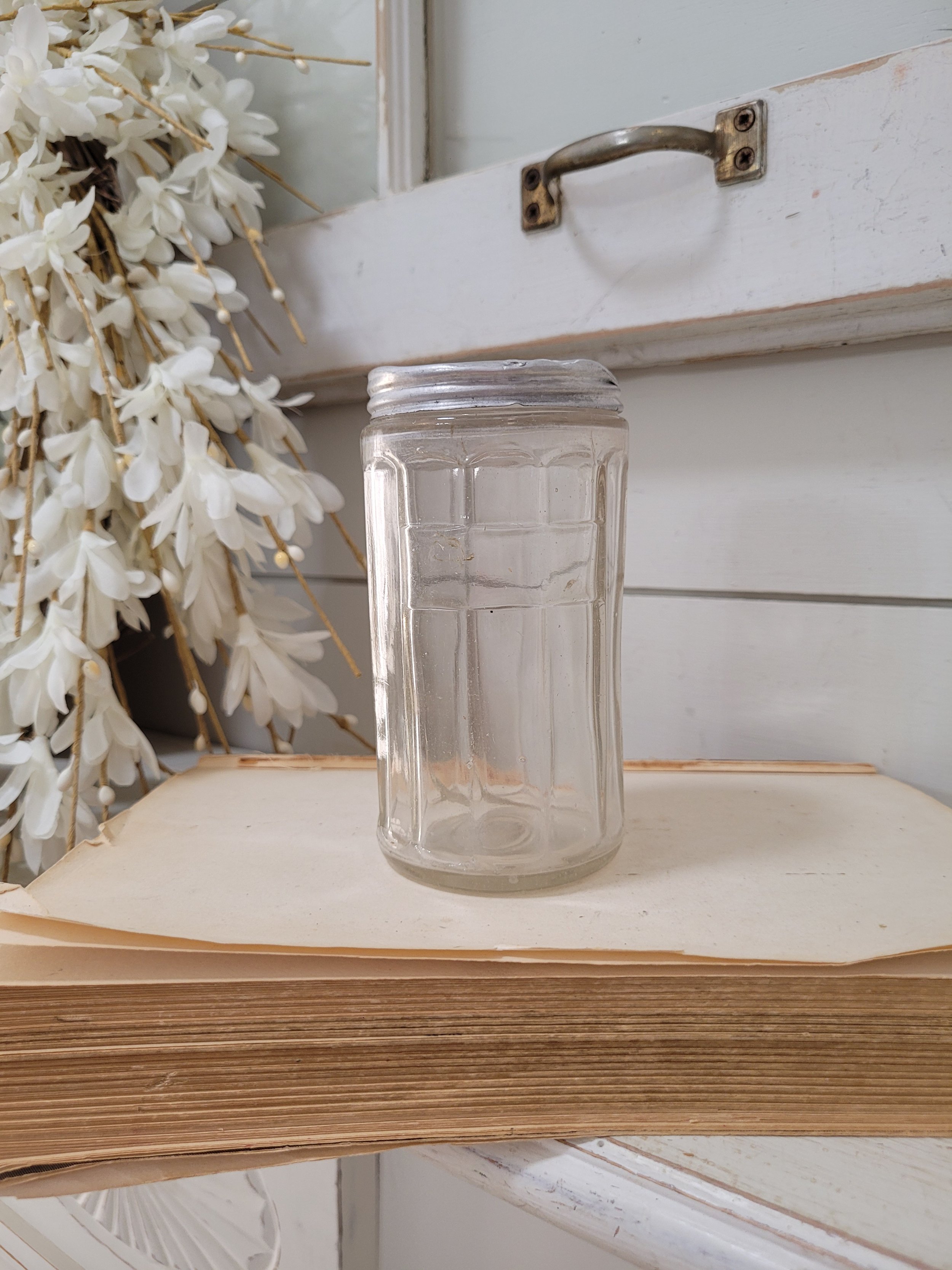 5" vintage kitchen Glass shaker