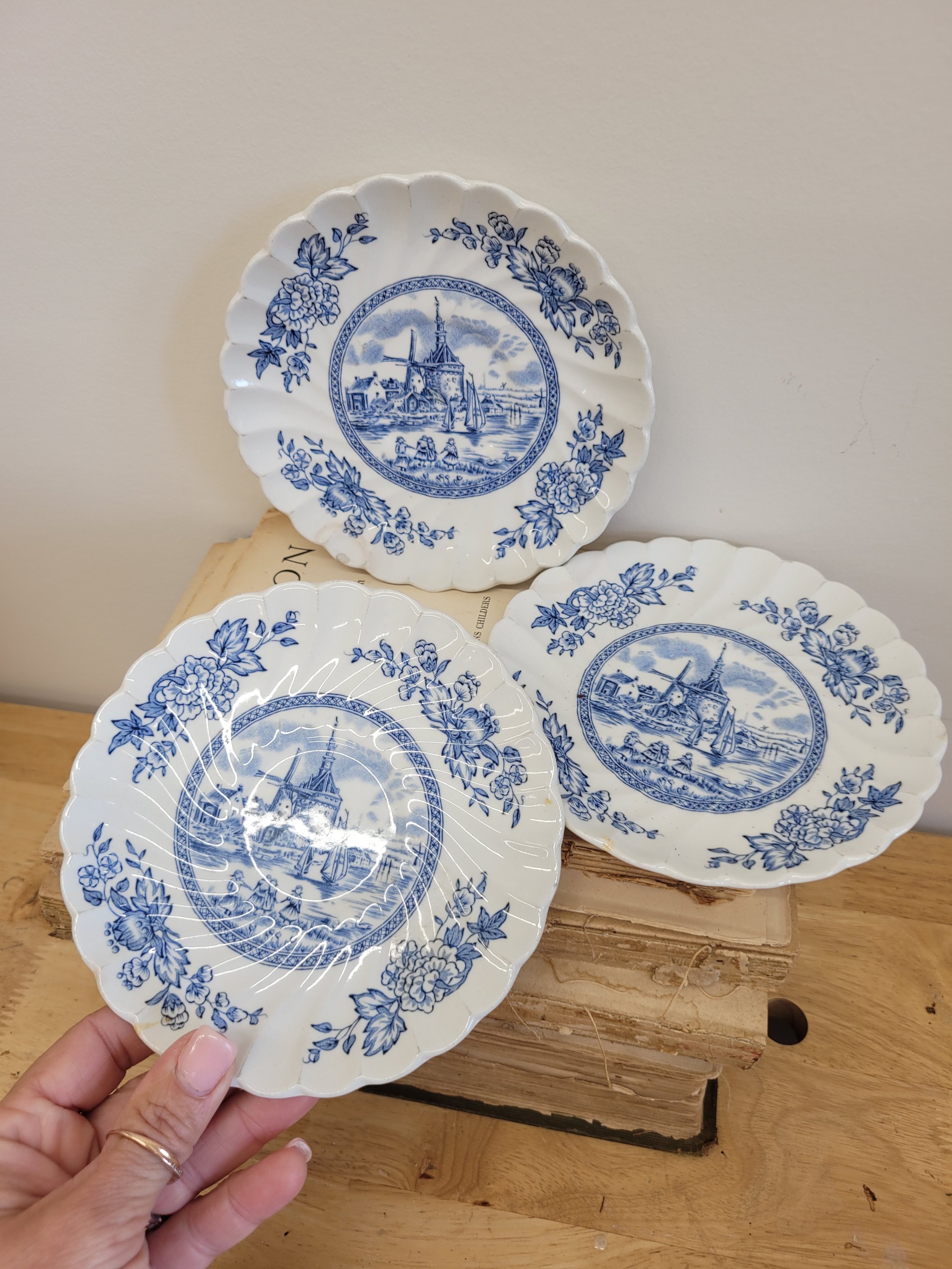 set of 3 ohnson brothers blue and white small plates - tulip time - as is