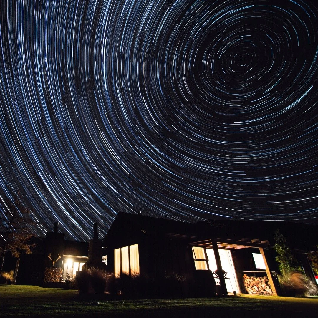 NZ startrail photography. This was shot on a Canon 60D back in the day&hellip;

The dark skies over Gibbston in the Otago region of the South Island were pretty special ✨📷🇳🇿

#canon60d
#startrails 
#nightsky 
#darkness