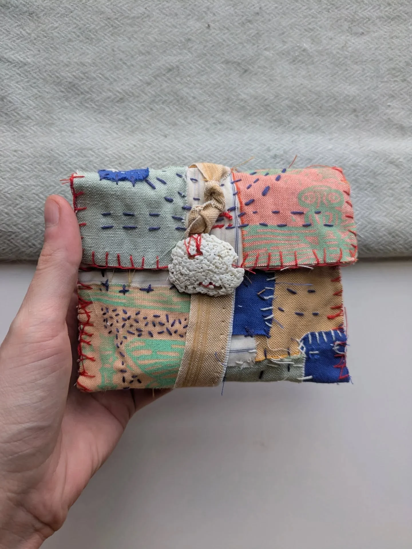 The Skillshare algorithm recommended I take this course about making an upcycled pouch and I loved it so much! I'll definitely be revisiting boro patchwork and probably making all sorts of little pouches out of my scraps.

This was my first time doin